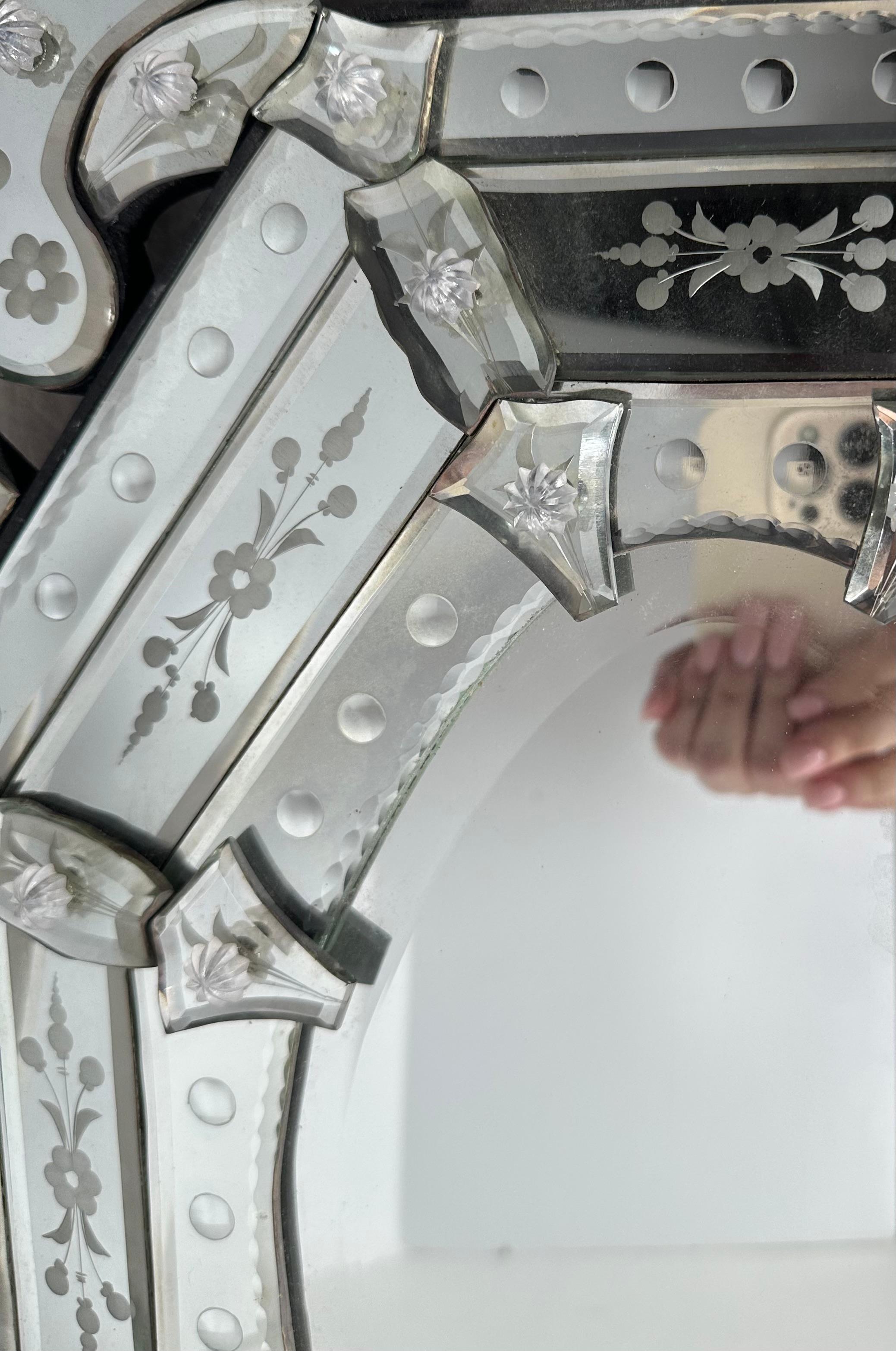 Vintage Venetian Ätzen achteckigen Spiegel. (Radiert) im Angebot