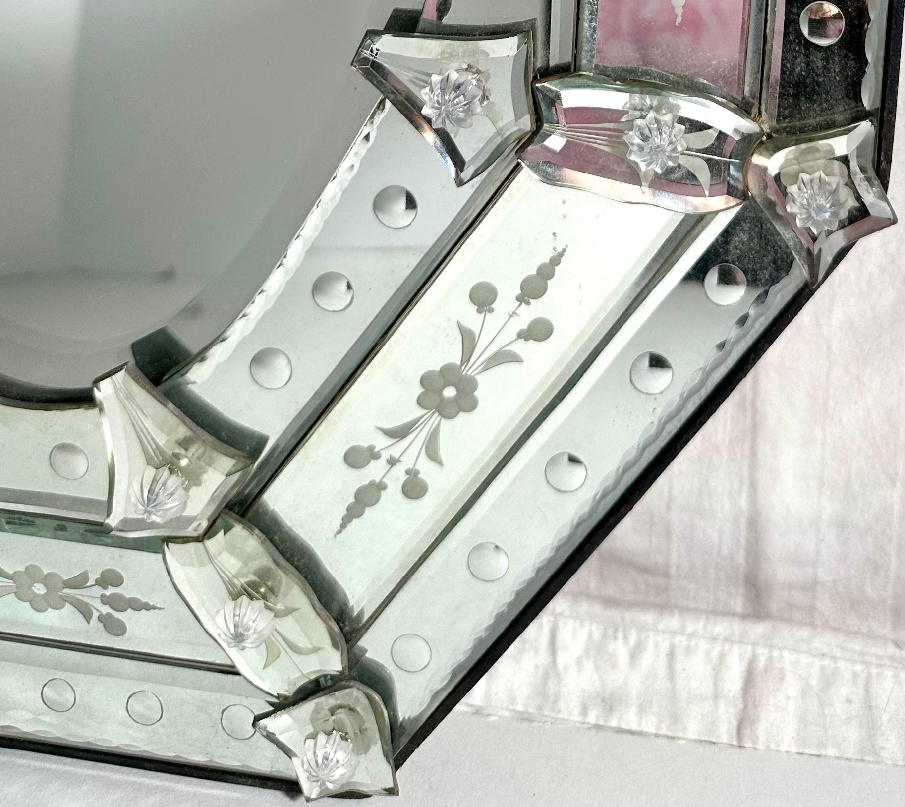 Vintage Venetian Ätzen achteckigen Spiegel. (20. Jahrhundert) im Angebot