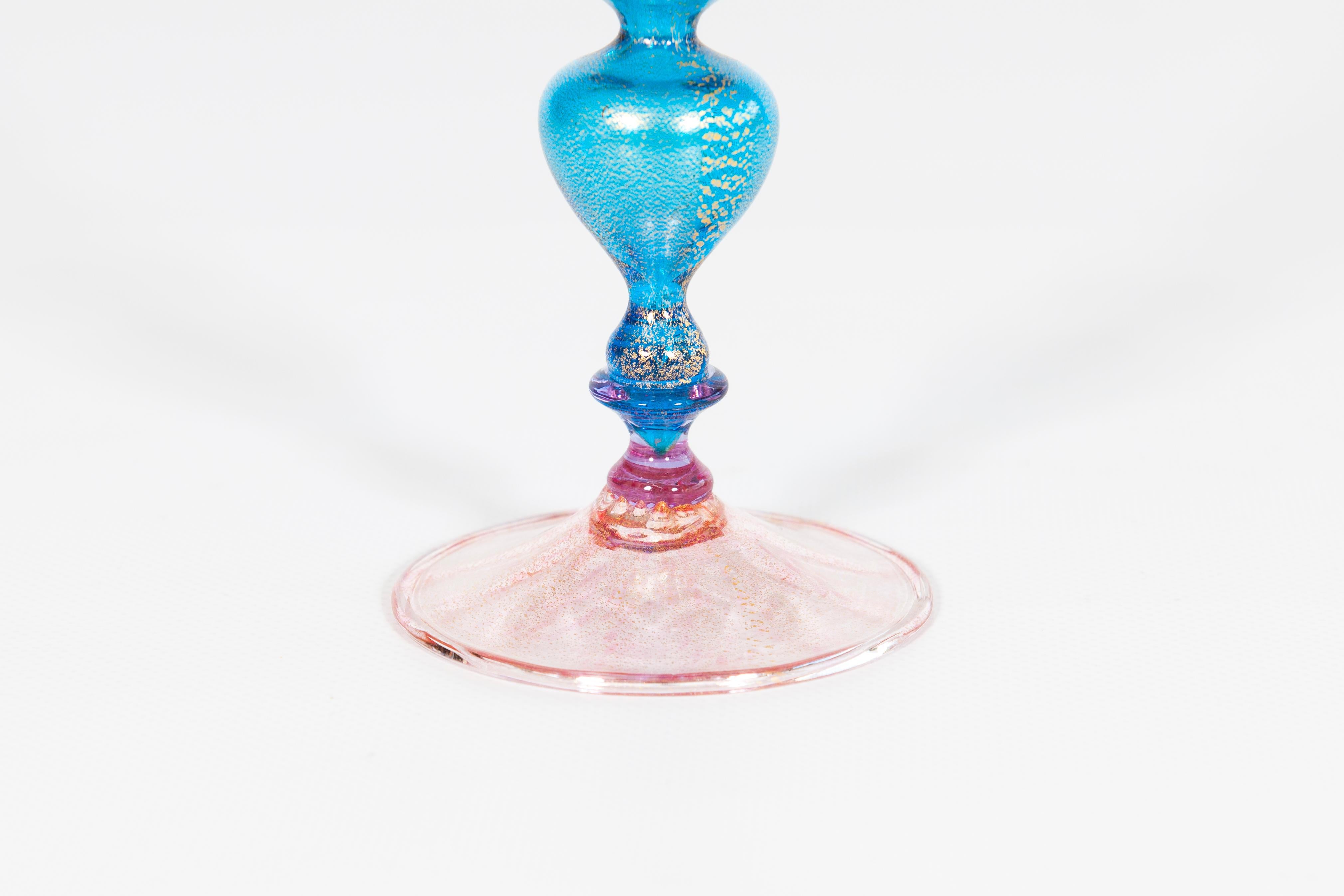 Gobelet vintage en verre vénitien bleu et rose avec mouchetures d'or, Circa 1970 en vente 9