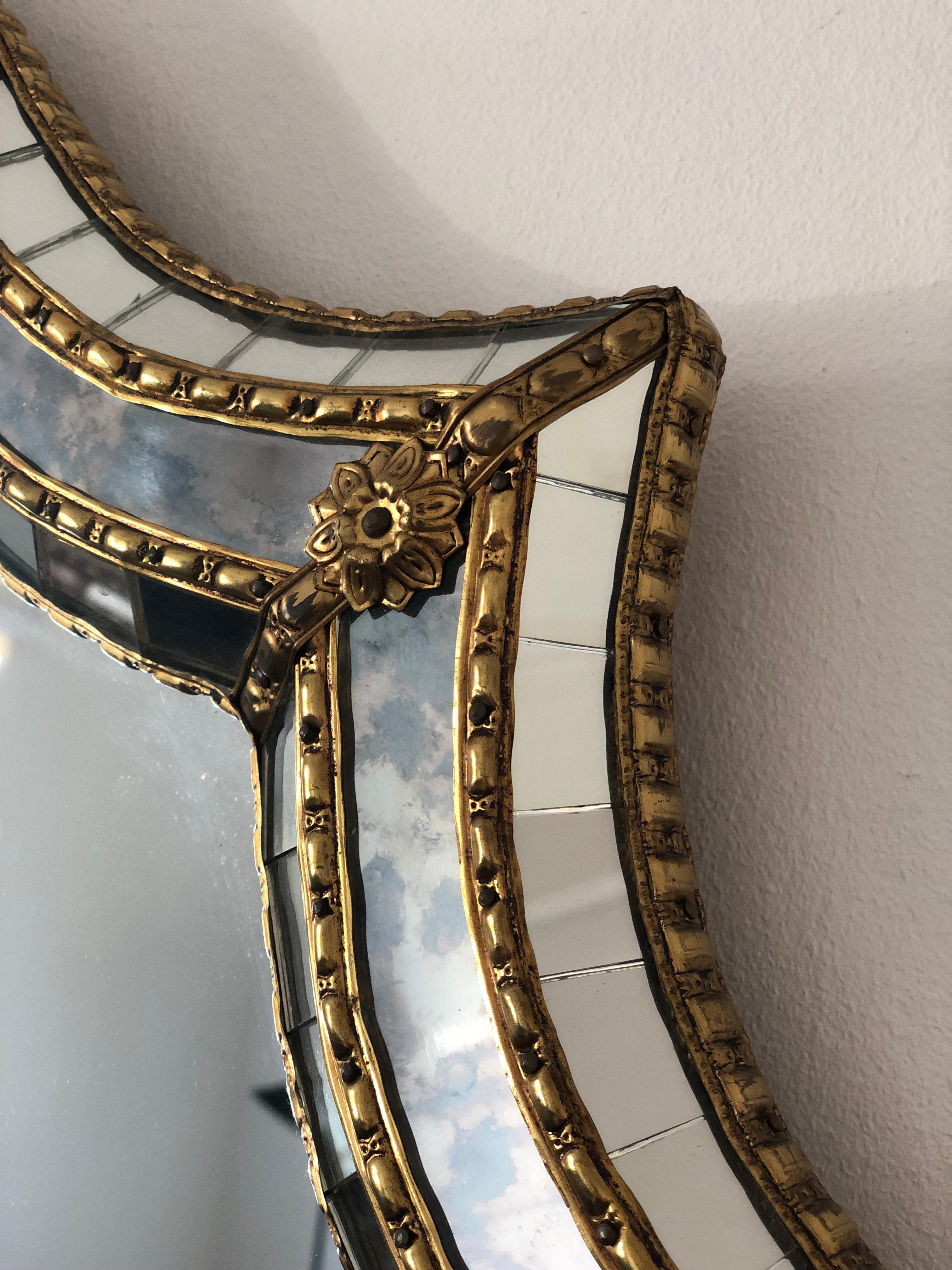 Espejo vintage veneciano grande Hollywood Regency en oro España años 90 Regencia de Hollywood en venta
