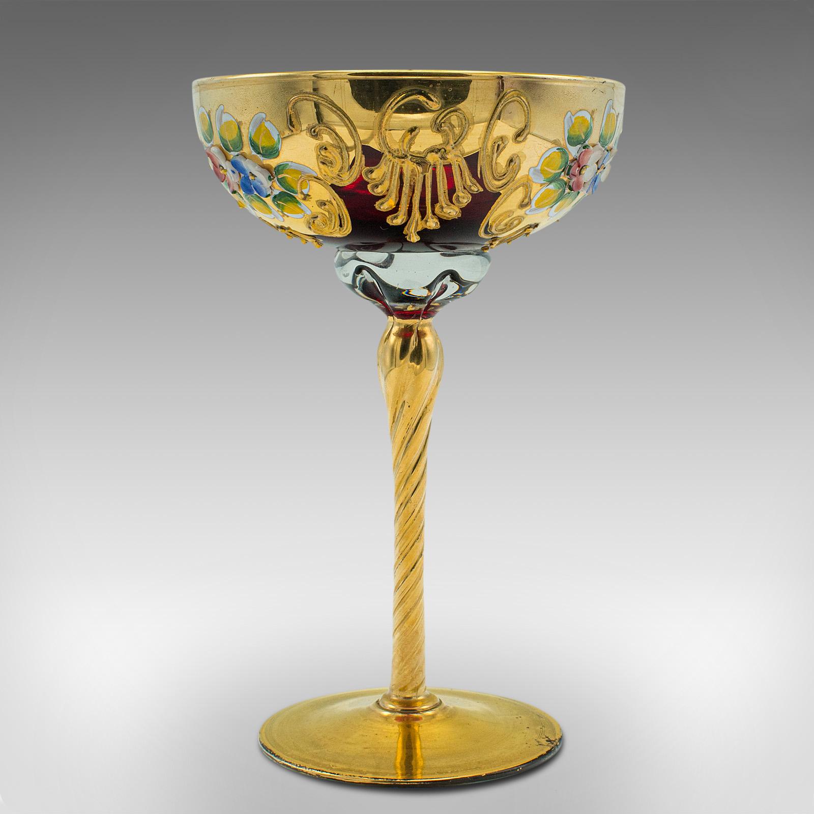Neoclassico Coppa da libagione veneziana d'epoca, italiana, in vetro artistico, dorata, flute da vino decorativo in vendita