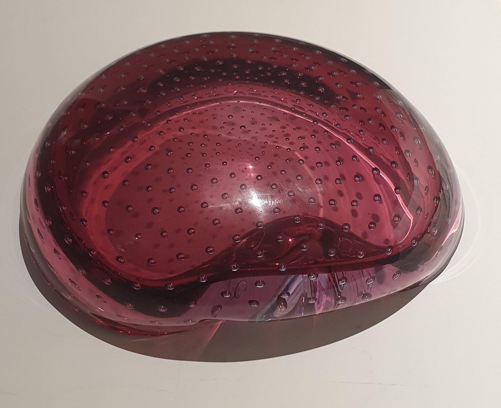 Asymmetrische Schale aus venezianischem Murano Glas in Flieder mit kontrollierten Blasen im Angebot 6