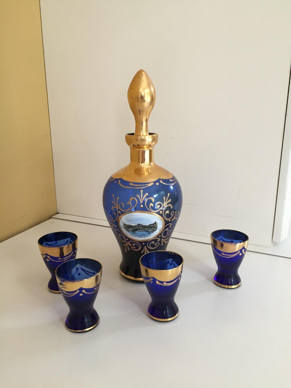Other Vintage Venetian Murano Glass Gold Leaf Carafe and Four Glasses For Sale