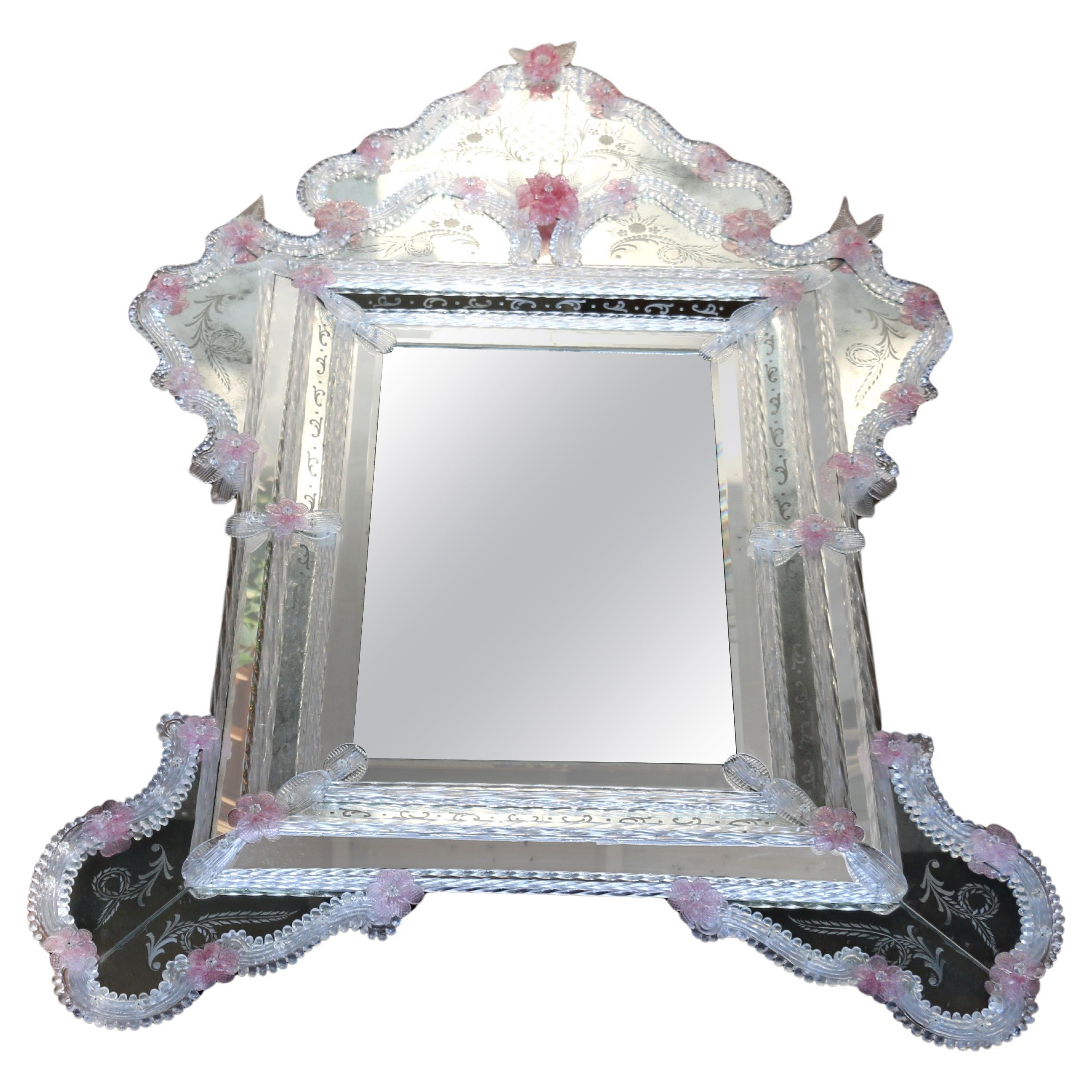 Specchio vintage di Murano con vetro acidato e dettagli floreali rosa, Italia