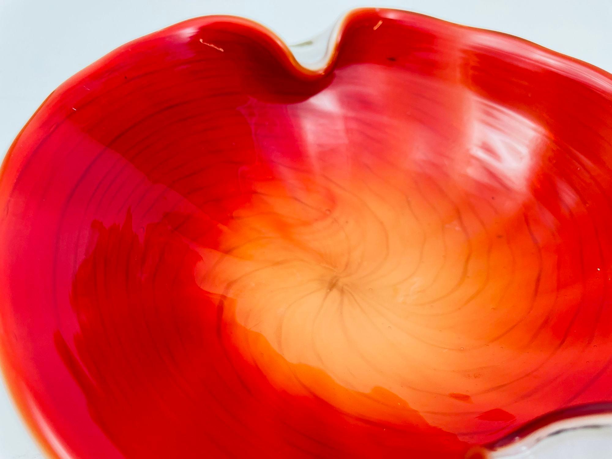 Vintage Venetian Murano Seguso Art Glass Cased Red and White Ashtray Italy 1960 For Sale 3