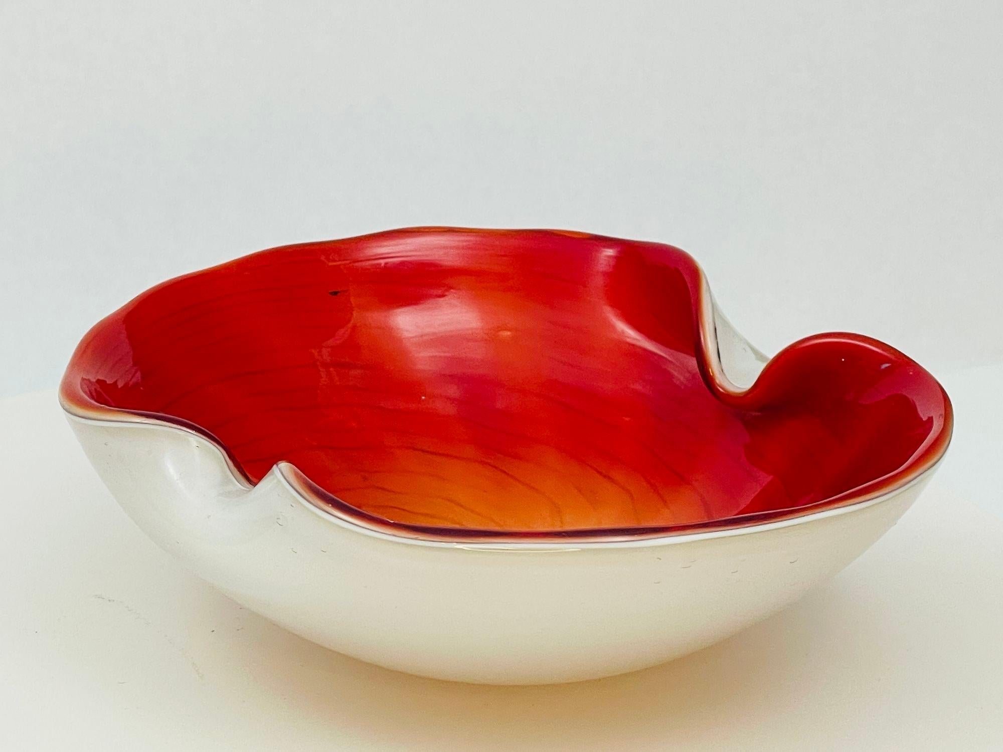 Vintage Venetian Murano Seguso Art Glass Cased Red and White Ashtray Italy 1960 For Sale 6