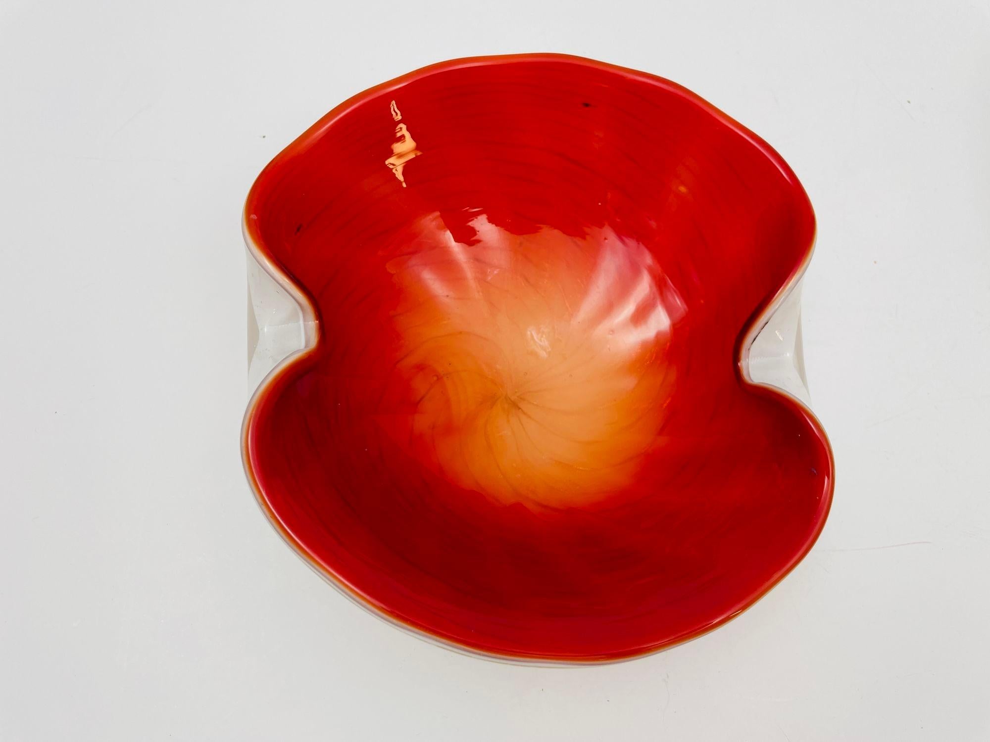 Vintage Venetian Murano Seguso Art Glass Cased Red and White Ashtray Italy 1960 In Good Condition For Sale In North Hollywood, CA