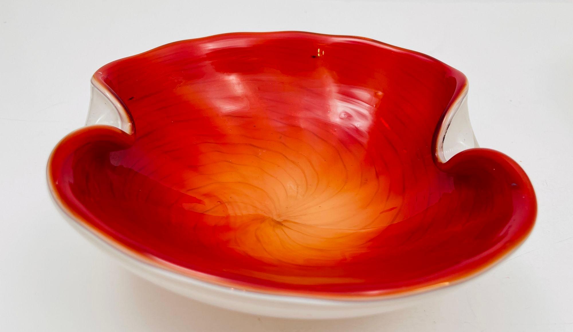 Vintage Venetian Murano Seguso Art Glass Cased Red and White Ashtray Italy 1960 For Sale 1