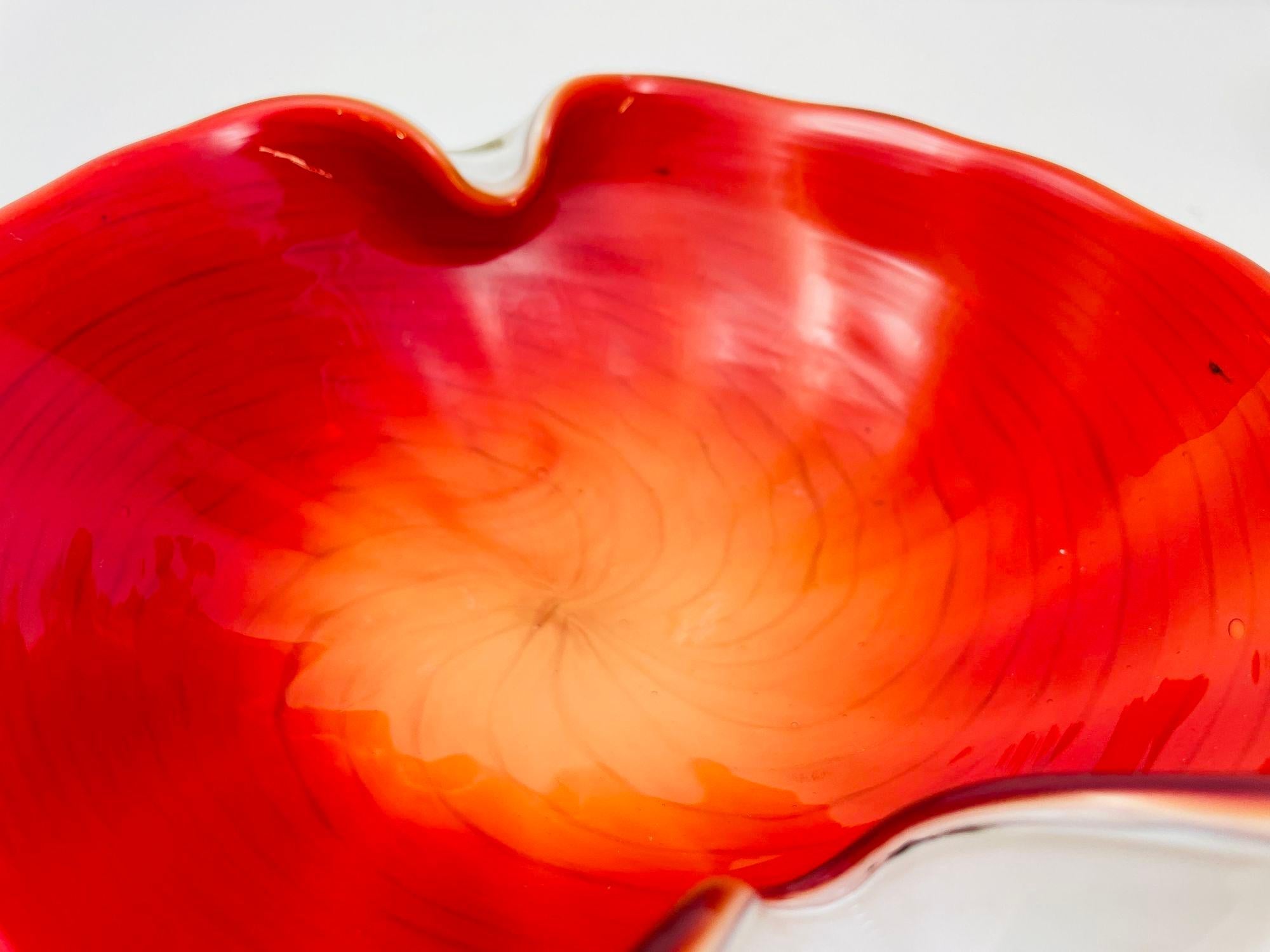 Vintage Venetian Murano Seguso Art Glass Cased Red and White Ashtray Italy 1960 For Sale 2