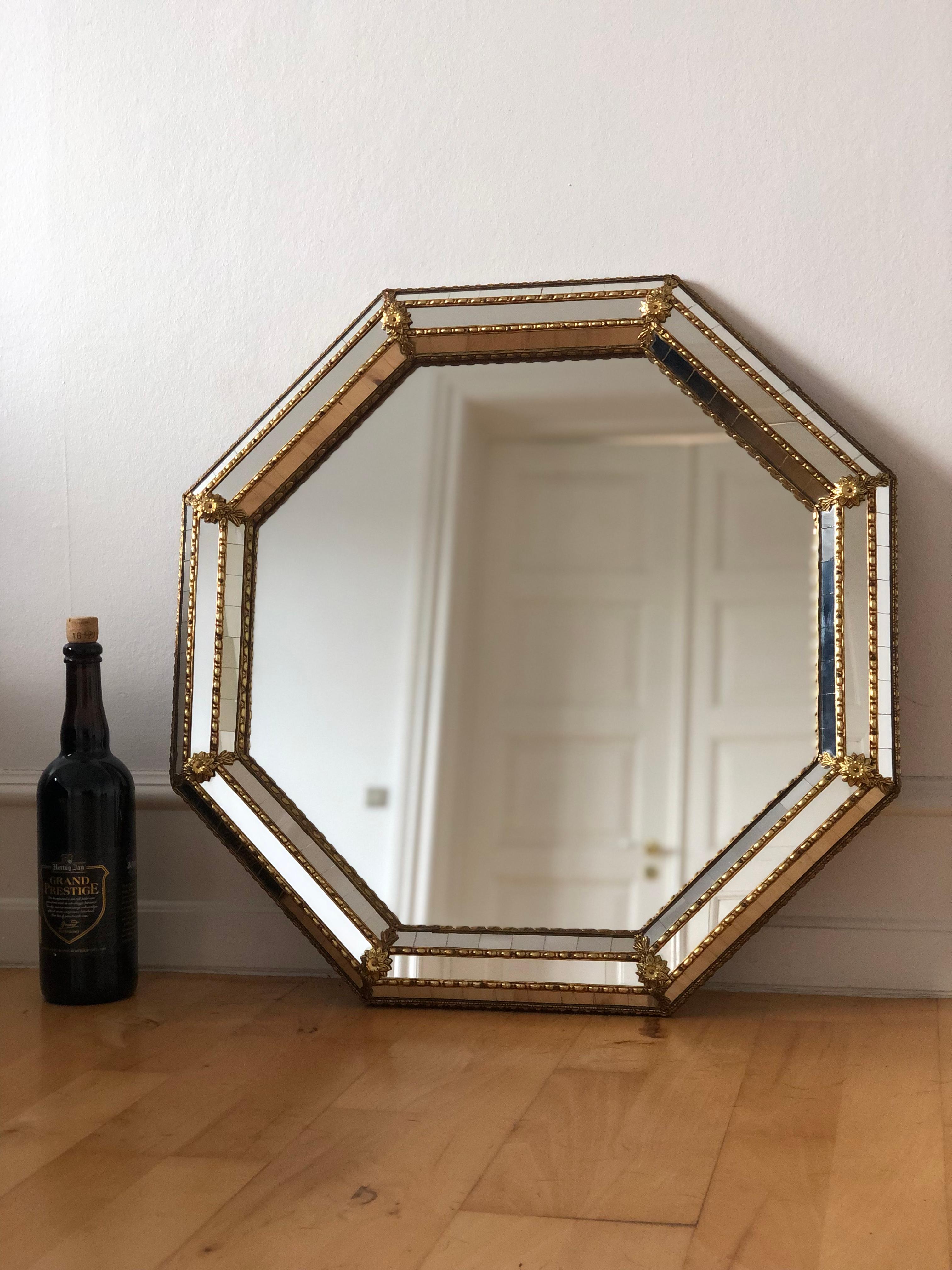 Hand-Crafted Vintage Venetian Octagon Mirror Hollywood Regency in Gold Spain 1990s
