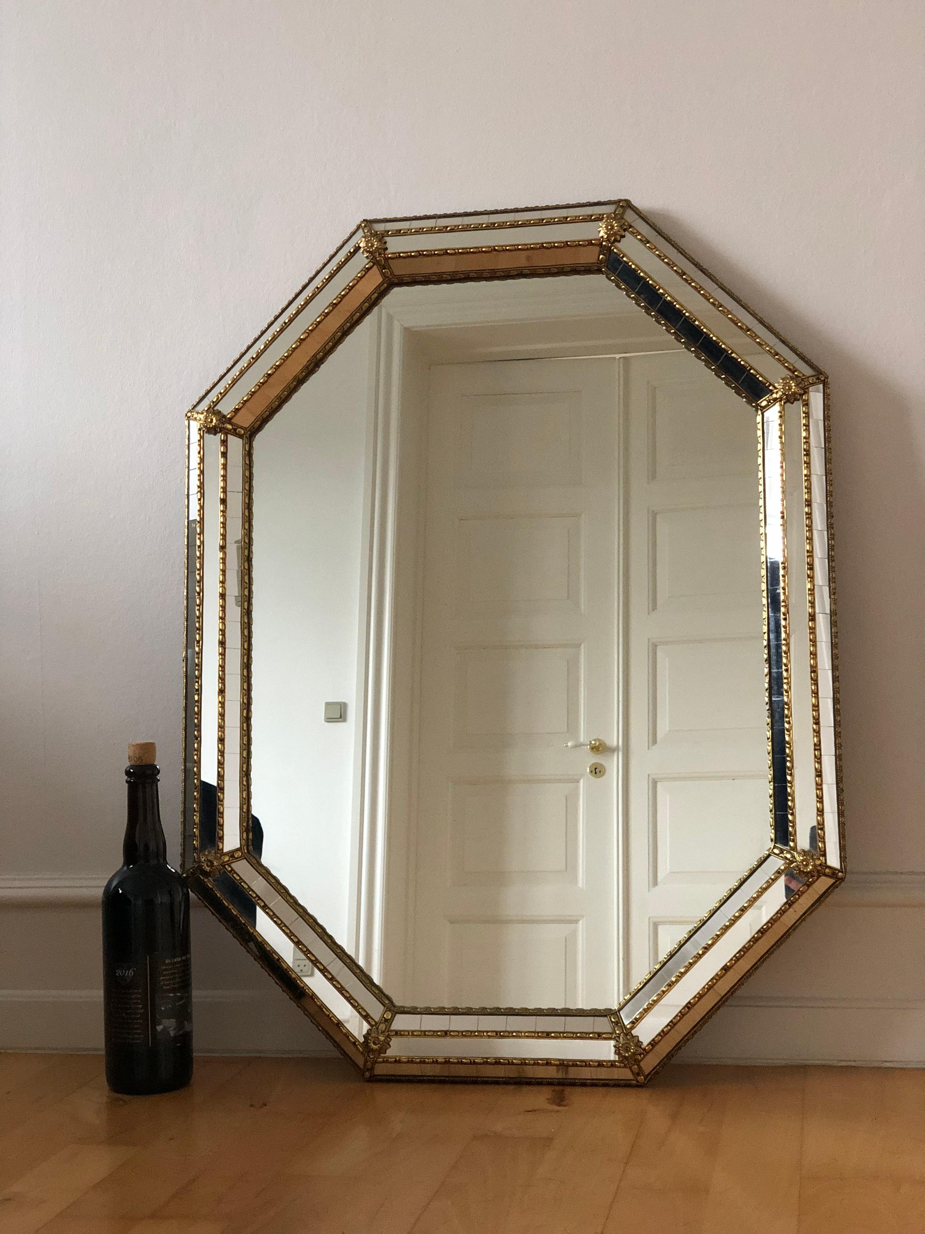 Vintage Venetian Octagon Mirror Hollywood Regency in Gold Spain 1990s In Good Condition In Sakskøbing, DK