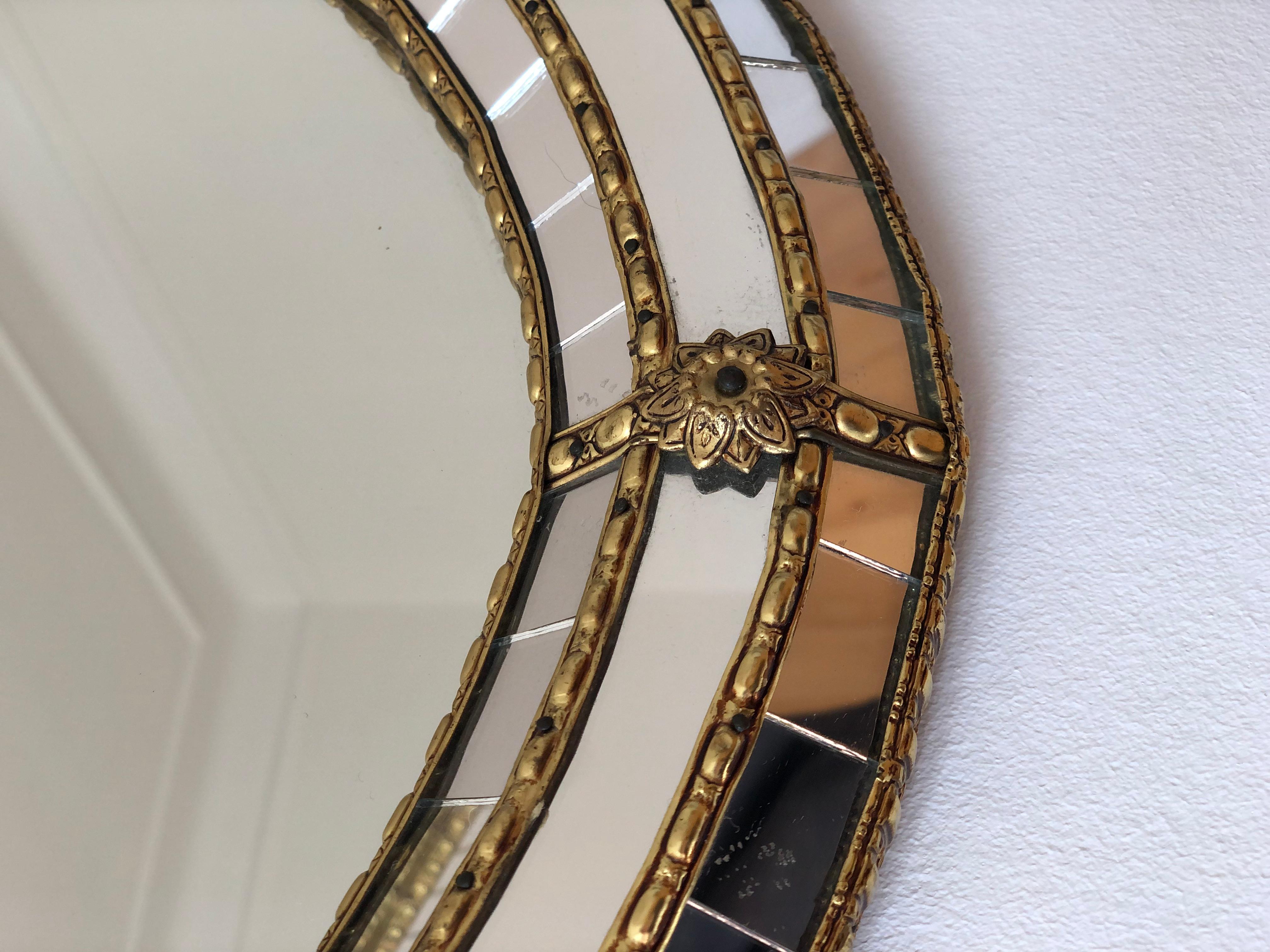 Spagnolo Specchio ovale veneziano d'epoca Hollywood Regency in oro Spagna anni '90 in vendita