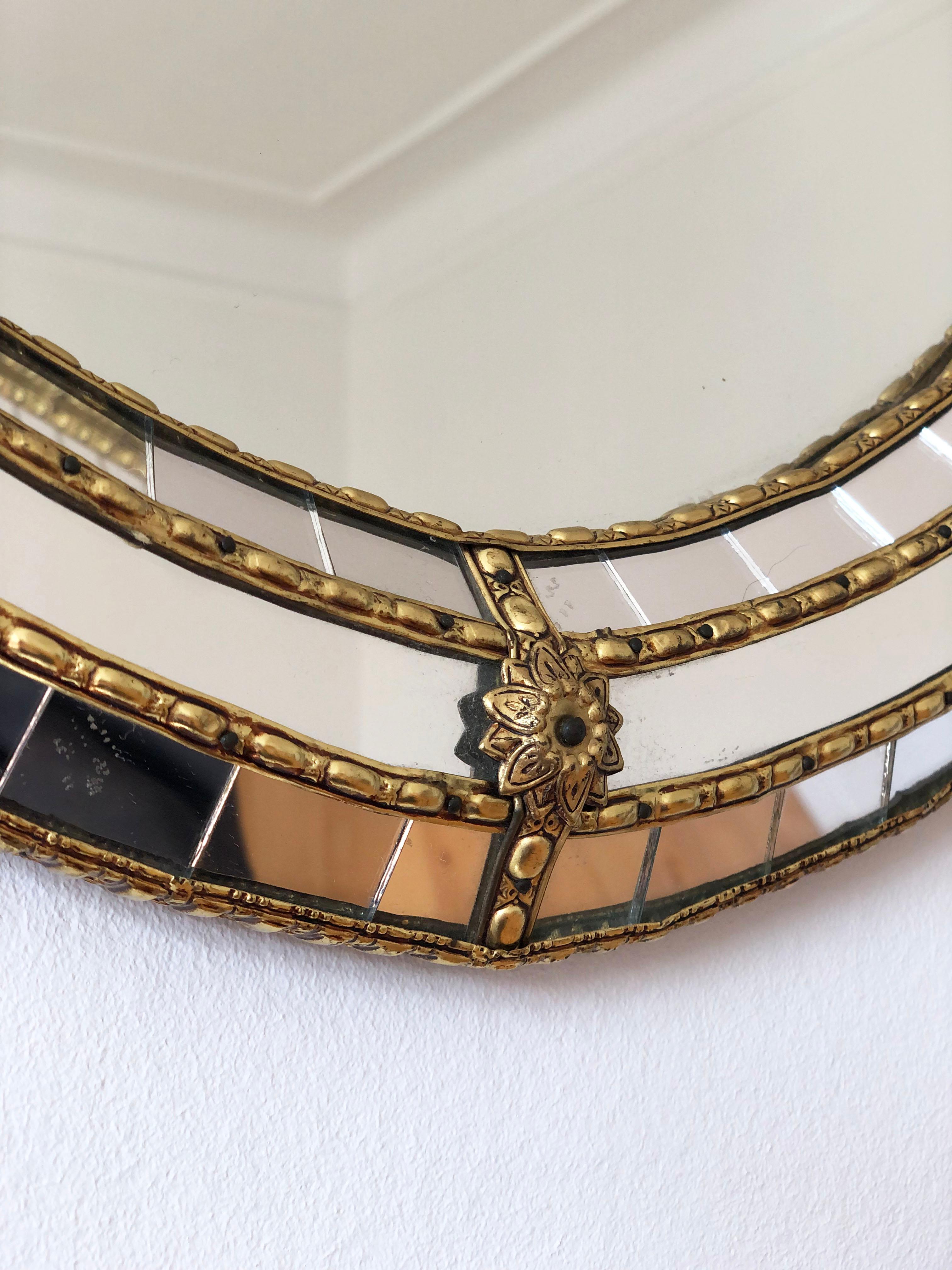 Spagnolo Specchio ovale veneziano d'epoca Hollywood Regency in oro Spagna anni '90 in vendita