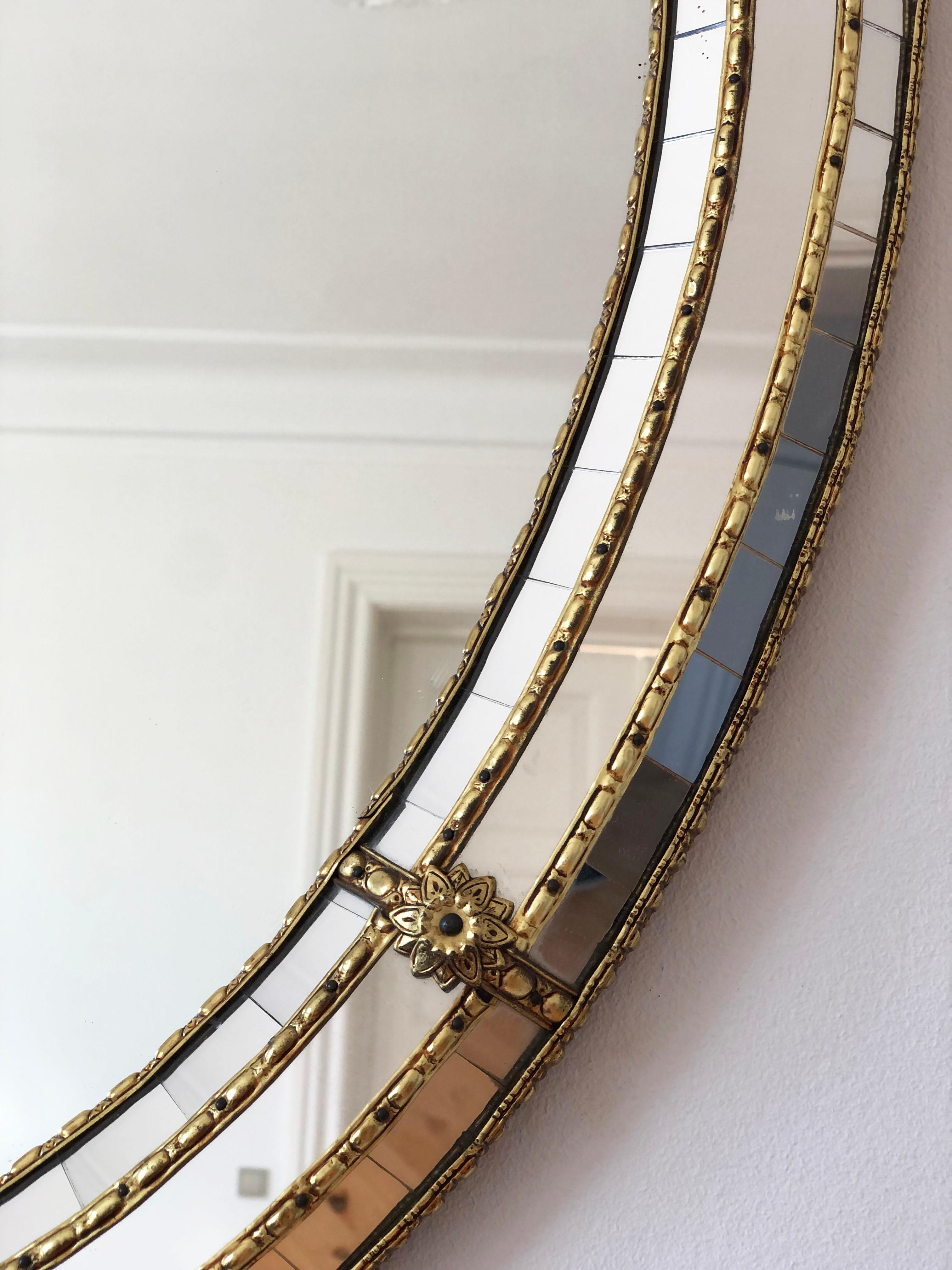 Fine XX secolo Specchio ovale veneziano d'epoca Hollywood Regency in oro Spagna anni '90 in vendita