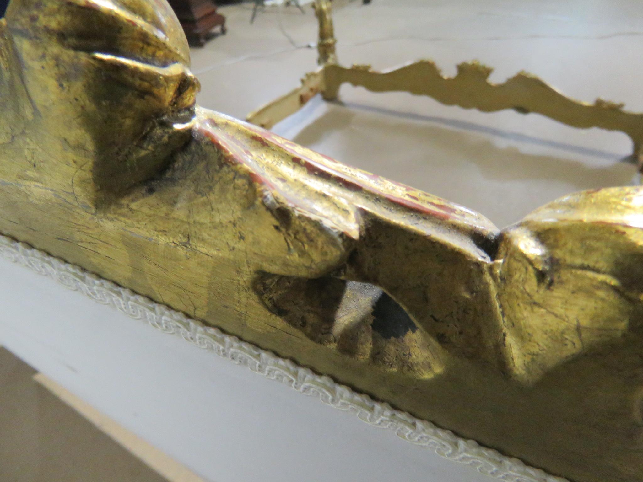 Gilded Italian Antique Rococo Carved Venetian Style Bed In Good Condition In Swedesboro, NJ