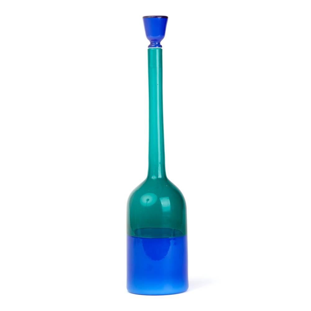 A stylish vintage Italian Venini & C. glass 'Incalmo' bottle with stopper, designed by Fulvio Bianconi in 1956. The bottled has a blue band around the lower body with a clear green glass upper body and tall narrow neck with a blue glass stopper. The