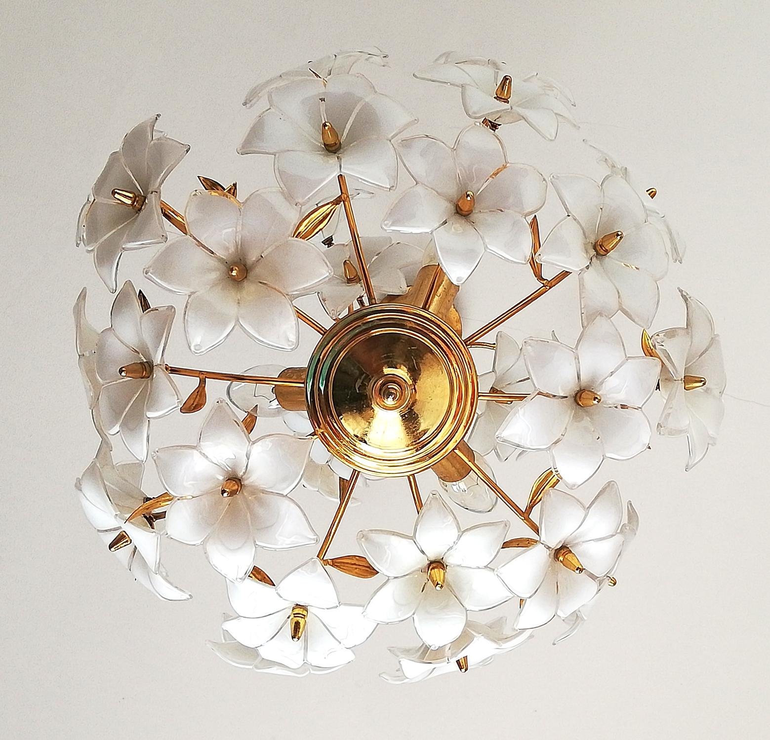 Italienisch Modernist Murano Kunstglas Blume & Vergoldetes Messing Venini Stil Kronleuchter im Angebot 4