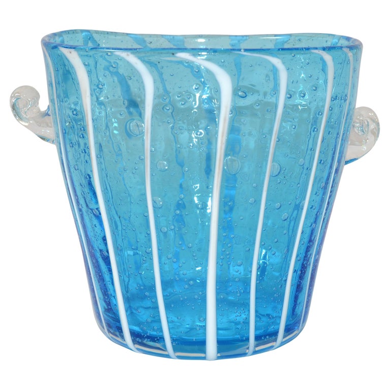 https://a.1stdibscdn.com/vintage-venini-murano-light-blue-white-clear-wine-cooler-ice-bucket-italy-1970-for-sale/f_8863/f_333907221679333513588/f_33390722_1679333514994_bg_processed.jpg?width=768
