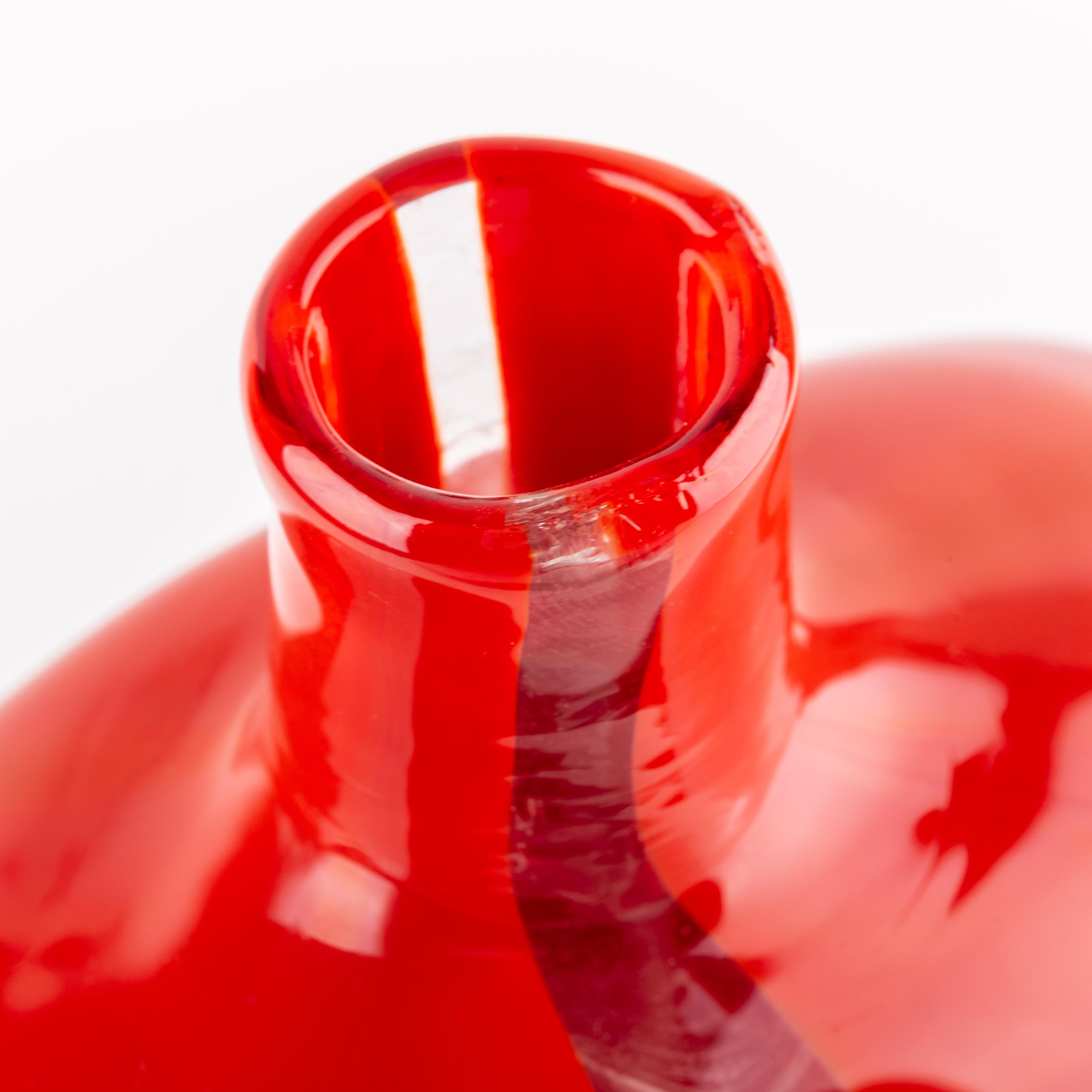 Vintage Venini Murano Rote Flasche mundgeblasenes Glas Vase von Toni Zuccheri (Mitte des 20. Jahrhunderts)