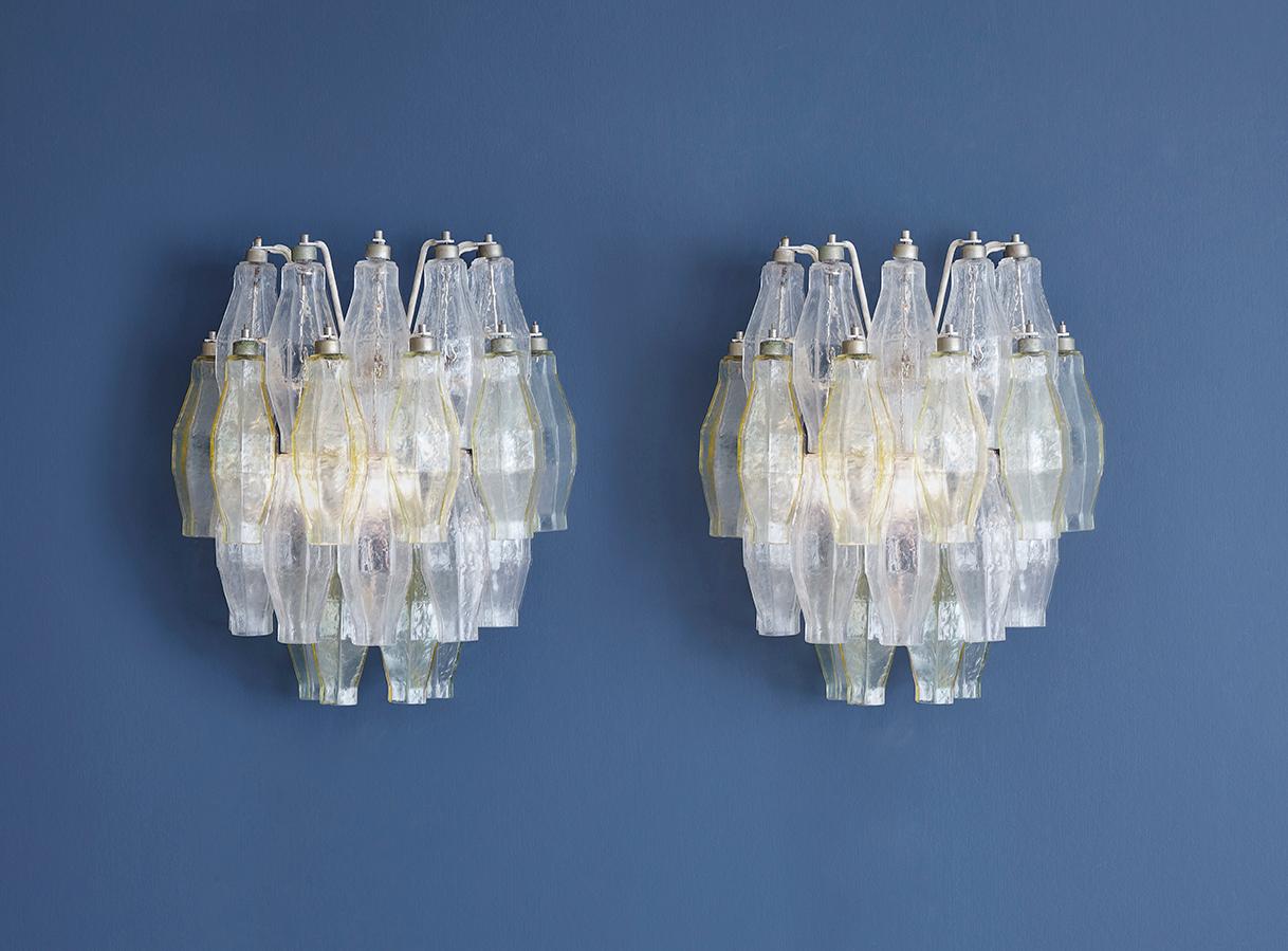 Murano
Italy, 1960s

A pair of polyhedral wall lights in clear and citrine blown glass.

Measures: H 40 x W 35 x D 24 cm.