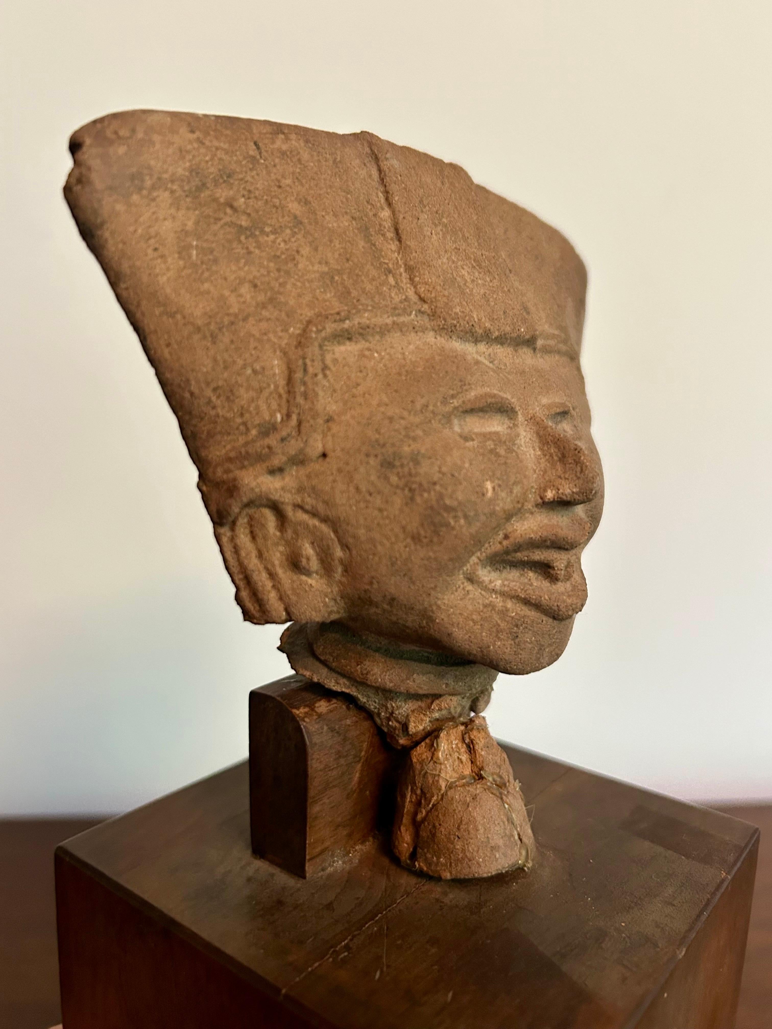Vintage Veracruz Figur Kopf auf Wood Base Pre-Columbian Kunst im Angebot 2
