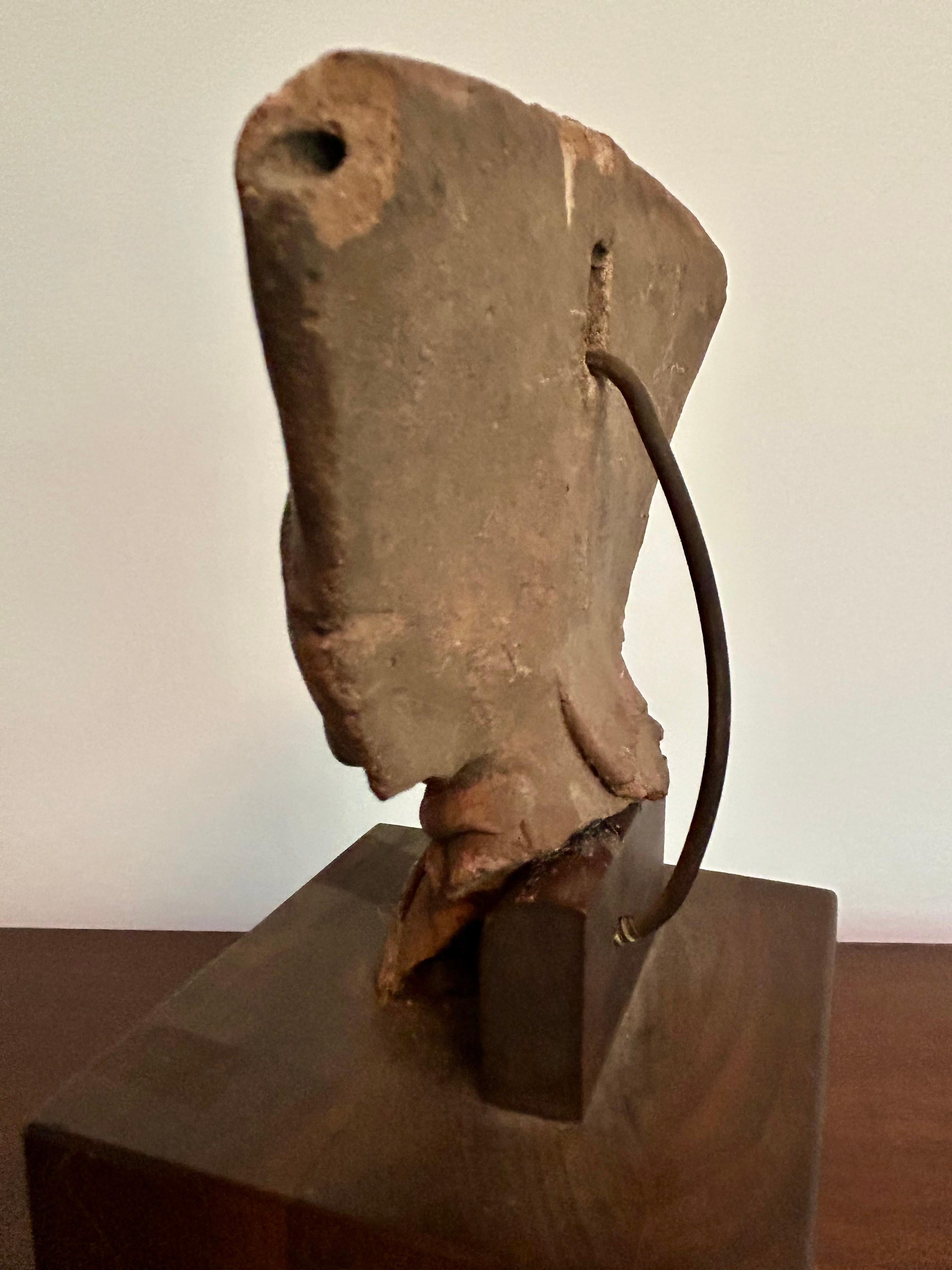 Vintage Veracruz Figur Kopf auf Wood Base Pre-Columbian Kunst im Angebot 1