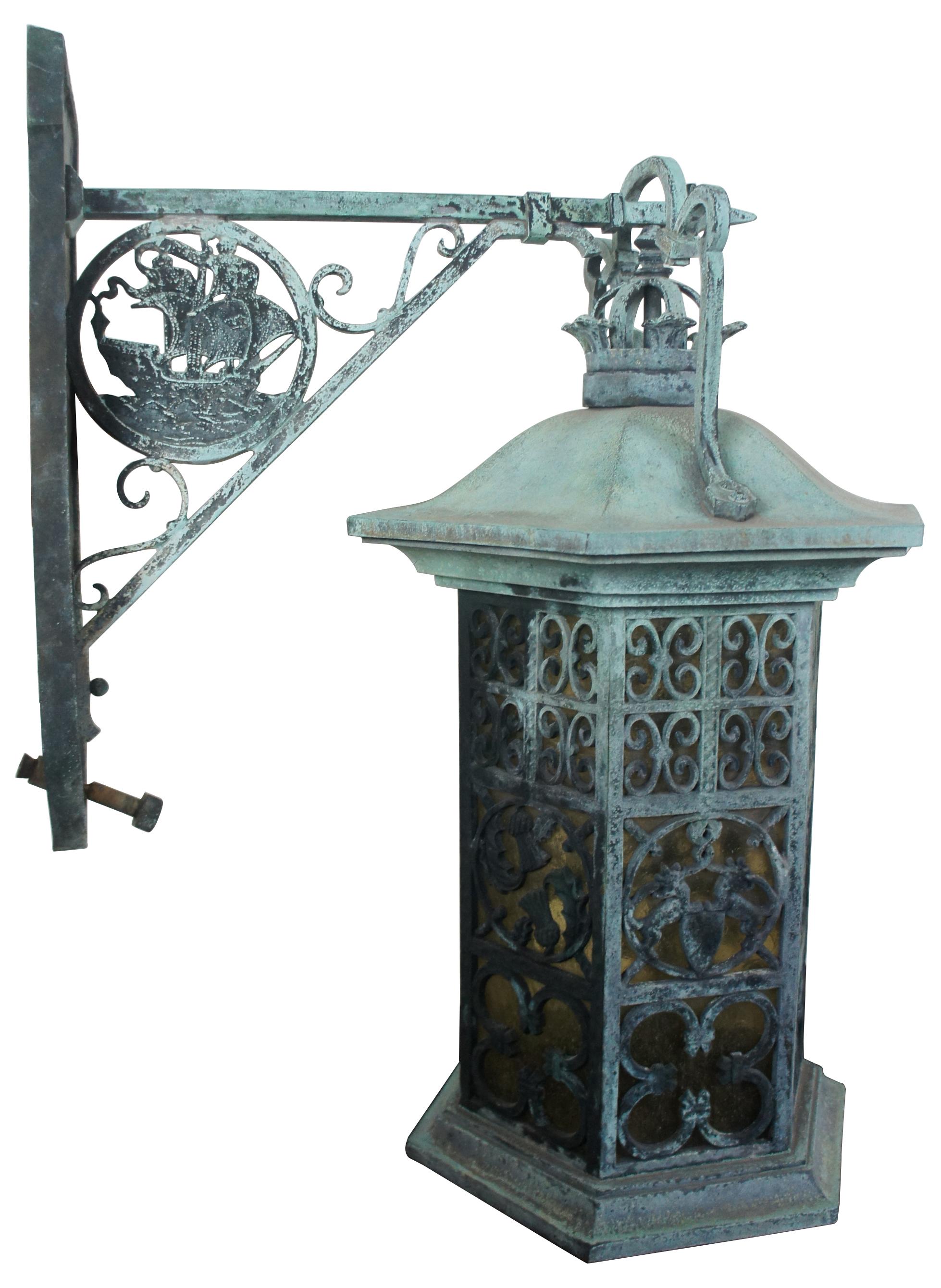Vintage Verdigris Iron Nautical and Heraldic Carriage Lantern Wall Sconce Light In Good Condition In Dayton, OH