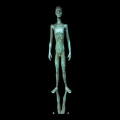 Figurale Skulptur mit Verdigris-Patina im Vintage-Stil auf Marmorsockel