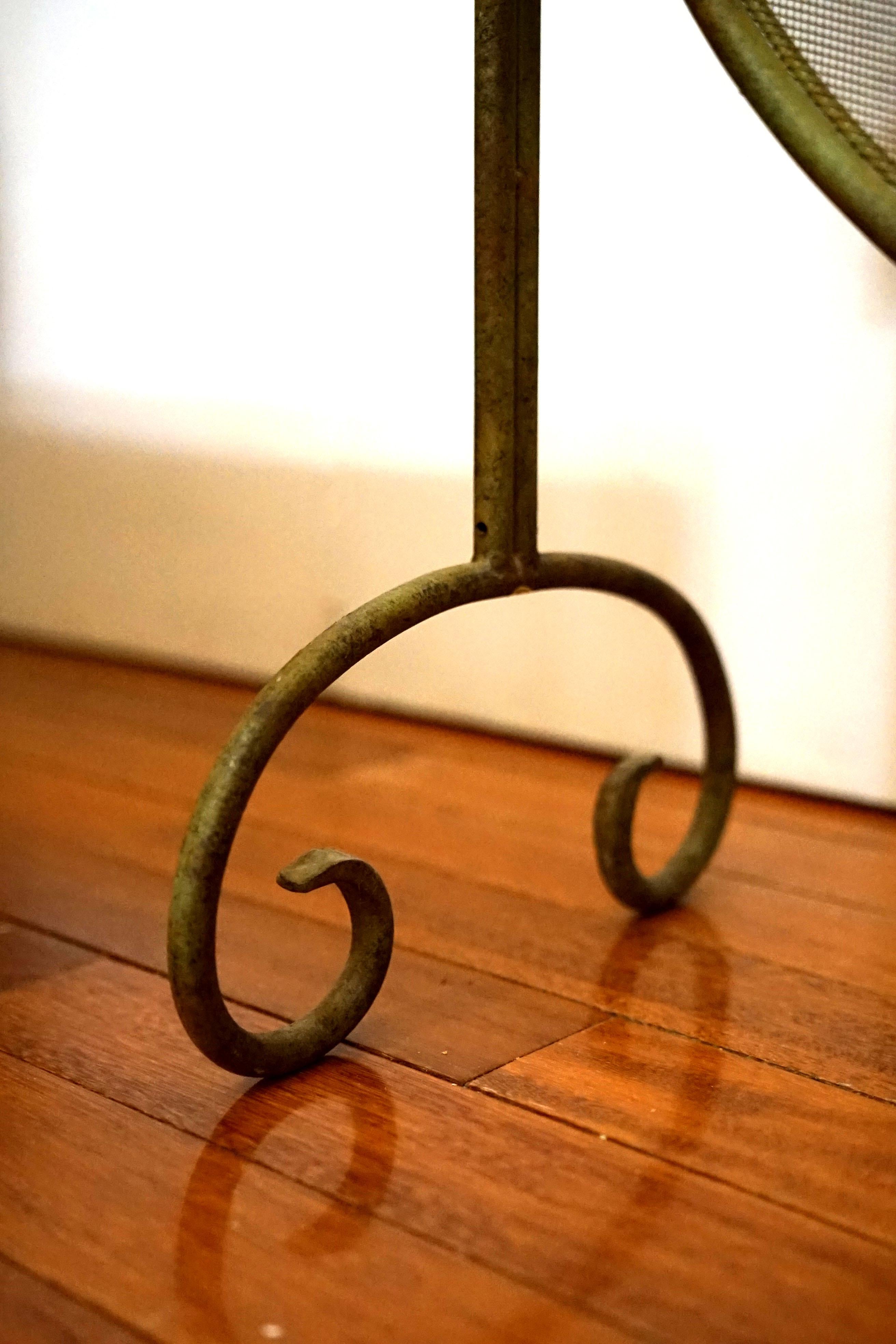 Vintage Verdigris Wrought Iron Leaf Motif Round Fireplace Screen In Good Condition In Lomita, CA