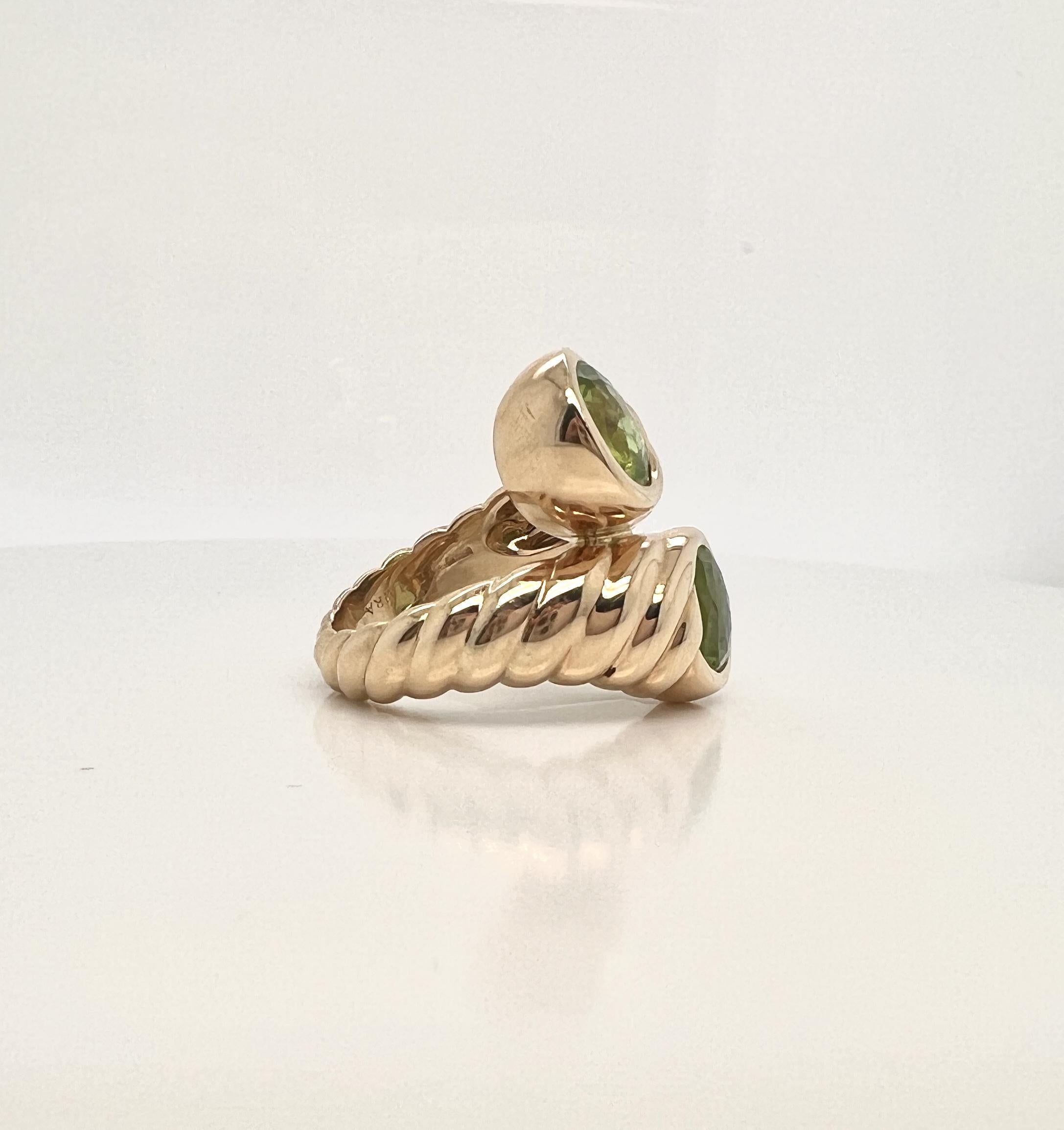 Anello Bypass con peridoto in oro 18k di Verdura Vintage In condizioni buone in vendita a New York, NY