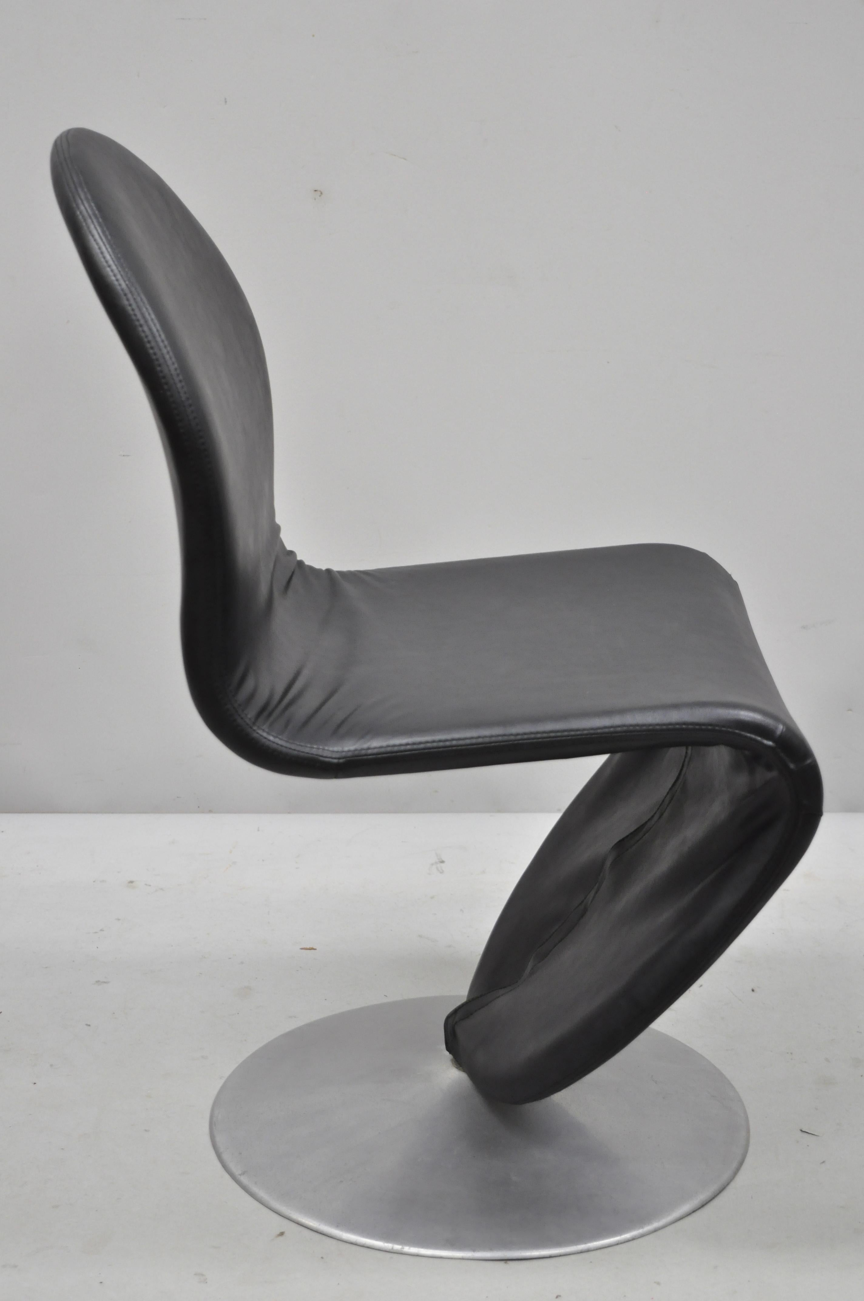Vintage Verner Panton 1-2-3 system chair for Fritz Hansen in black. Item includes designer/ manufacturer stamp to base, vinyl upholstery, swivel base, very nice vintage item, sleek sculptural form. Base can be used fixed or swivel, circa mid-20th