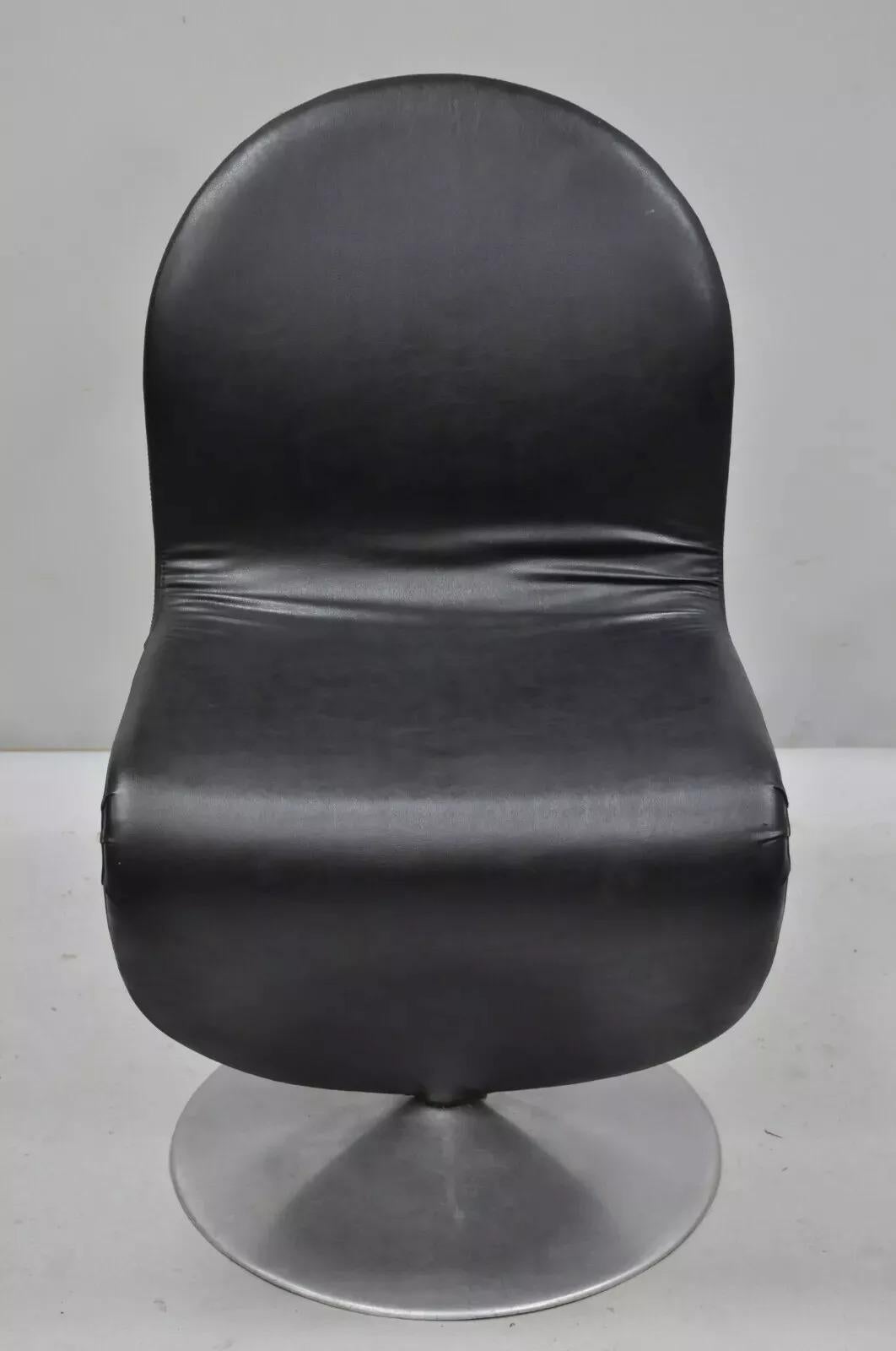 Vintage Verner Panton 1-2-3 System Fritz Hansen Mid Century Modern Black Dining Chair. Artikel mit Designer-/Herstellerstempel auf dem Sockel, Vinylpolsterung, drehbarer Sockel, sehr schöner Vintage-Artikel, schlanke skulpturale Form A. Der Sockel
