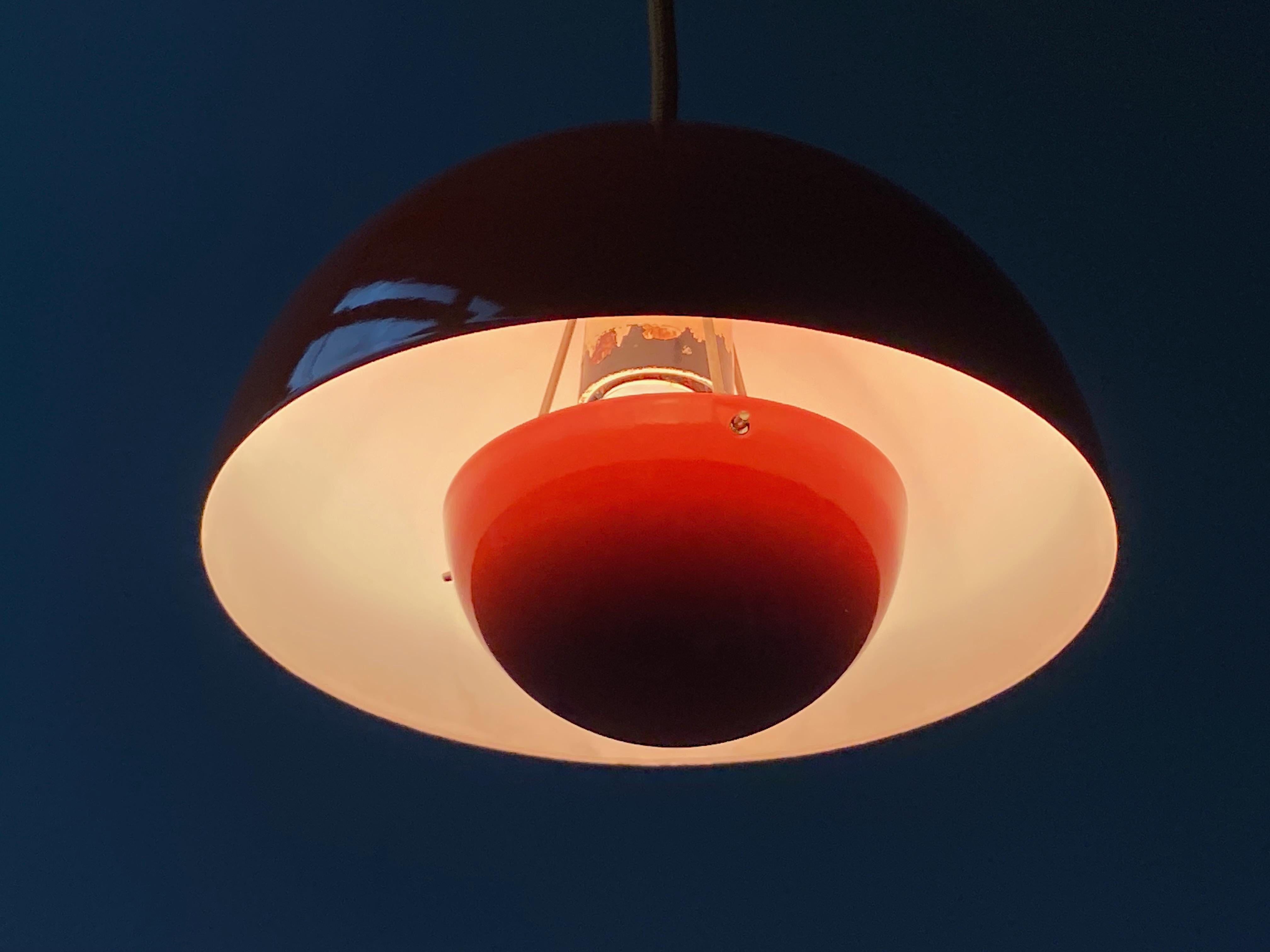 Émaillé Lampe suspendue vintage Verner Panton en forme de pot de fleurs en émail rouge de Louis Poulsen en vente