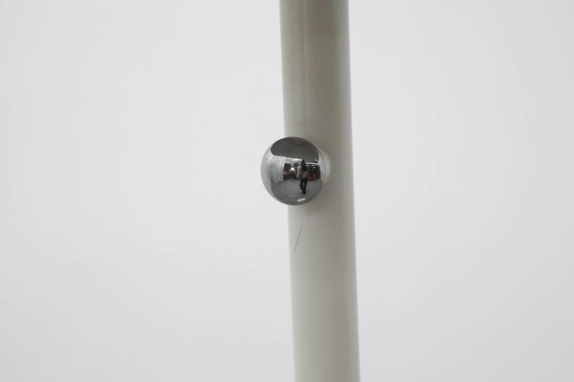 Lampada da terra vintage con paralume a mezza cupola ispirata a Verner Panton per l'era dello spazio in vendita 2