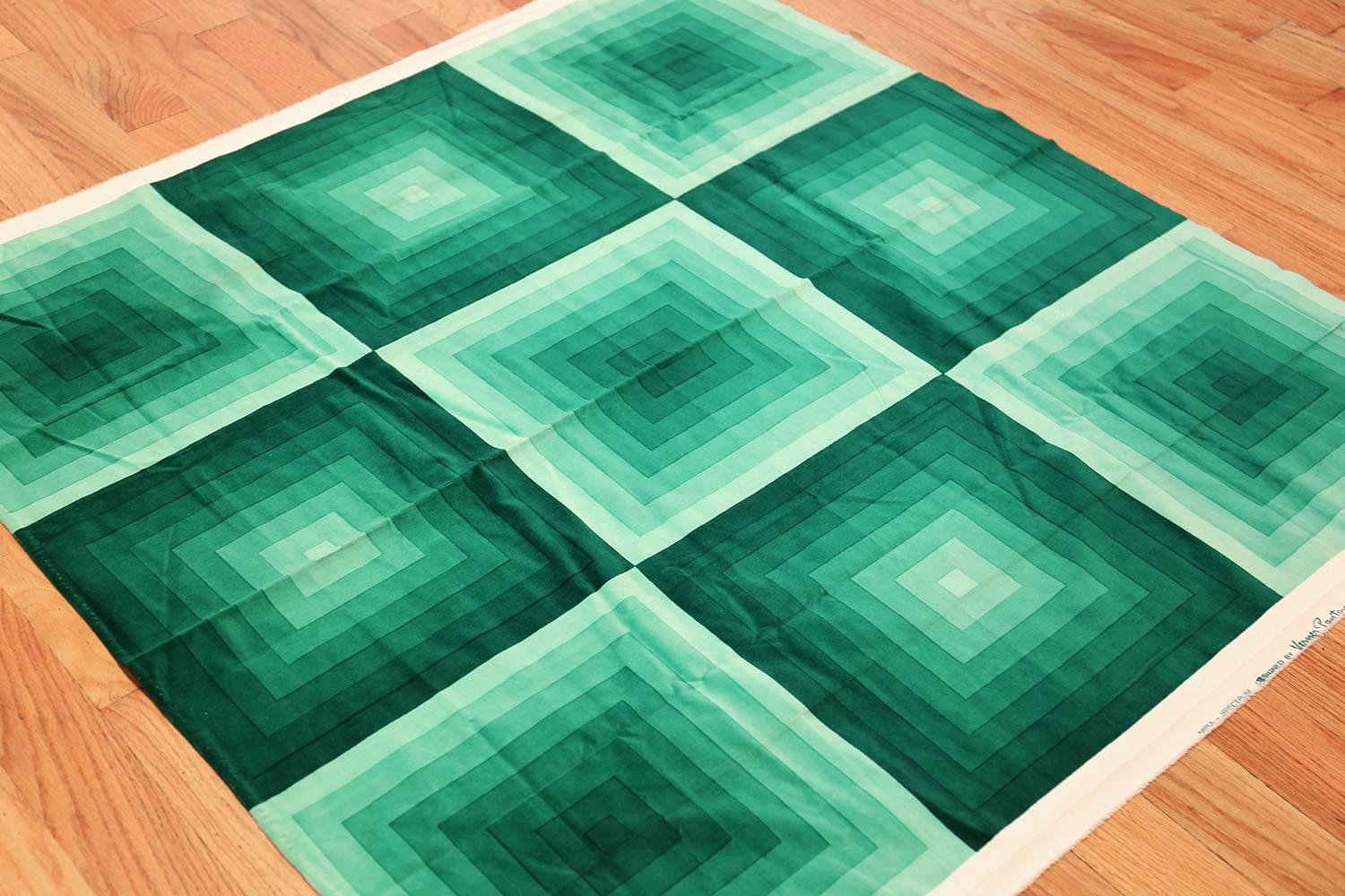 Nazmiyal Vintage Verner Panton Quadrat Textile. 3 ft 10 in x 3 ft 10 in In Excellent Condition In New York, NY