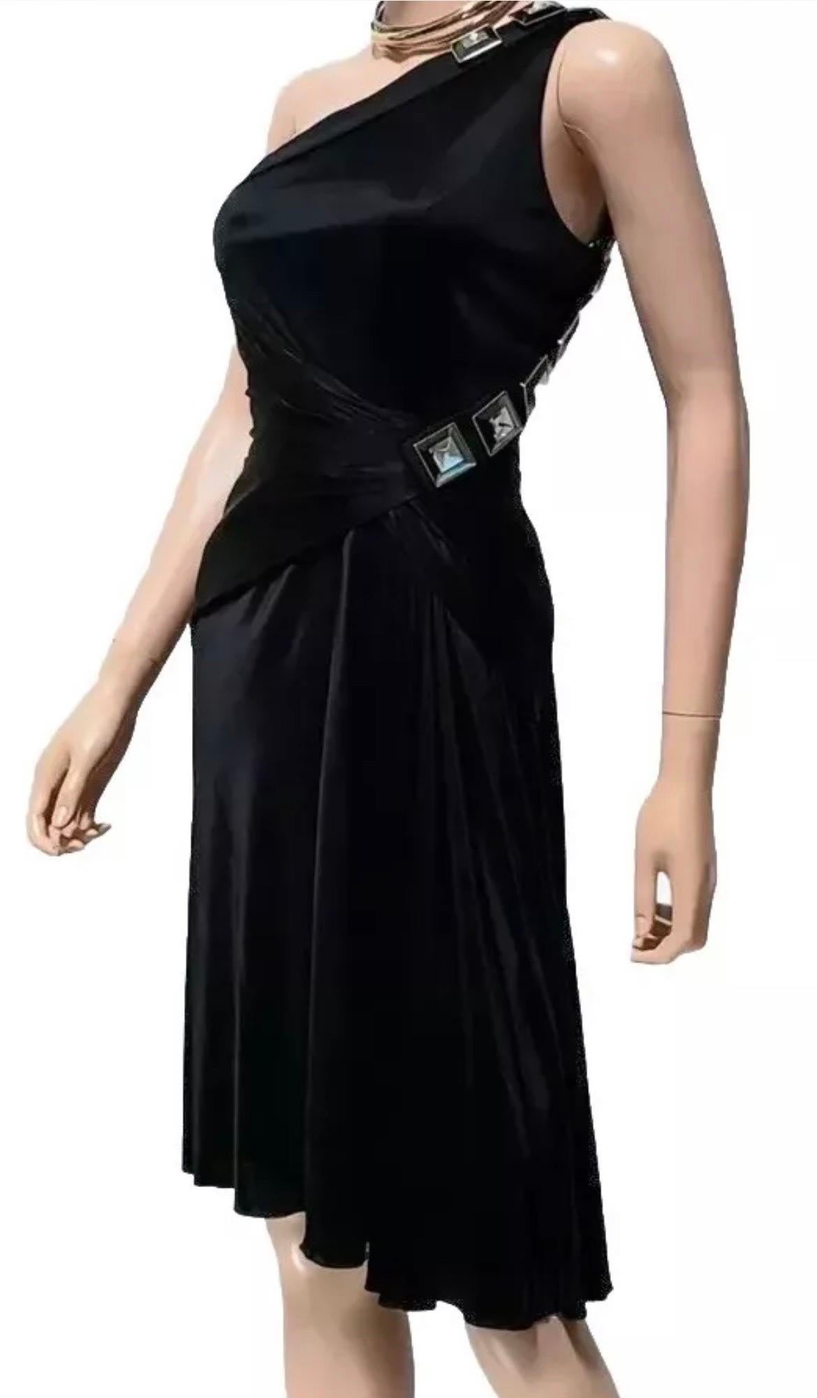 Vintage Versace - Vestito monospalla nero impreziosito da cristalli 38 - 2 In condizioni Nuovo in vendita a Montgomery, TX