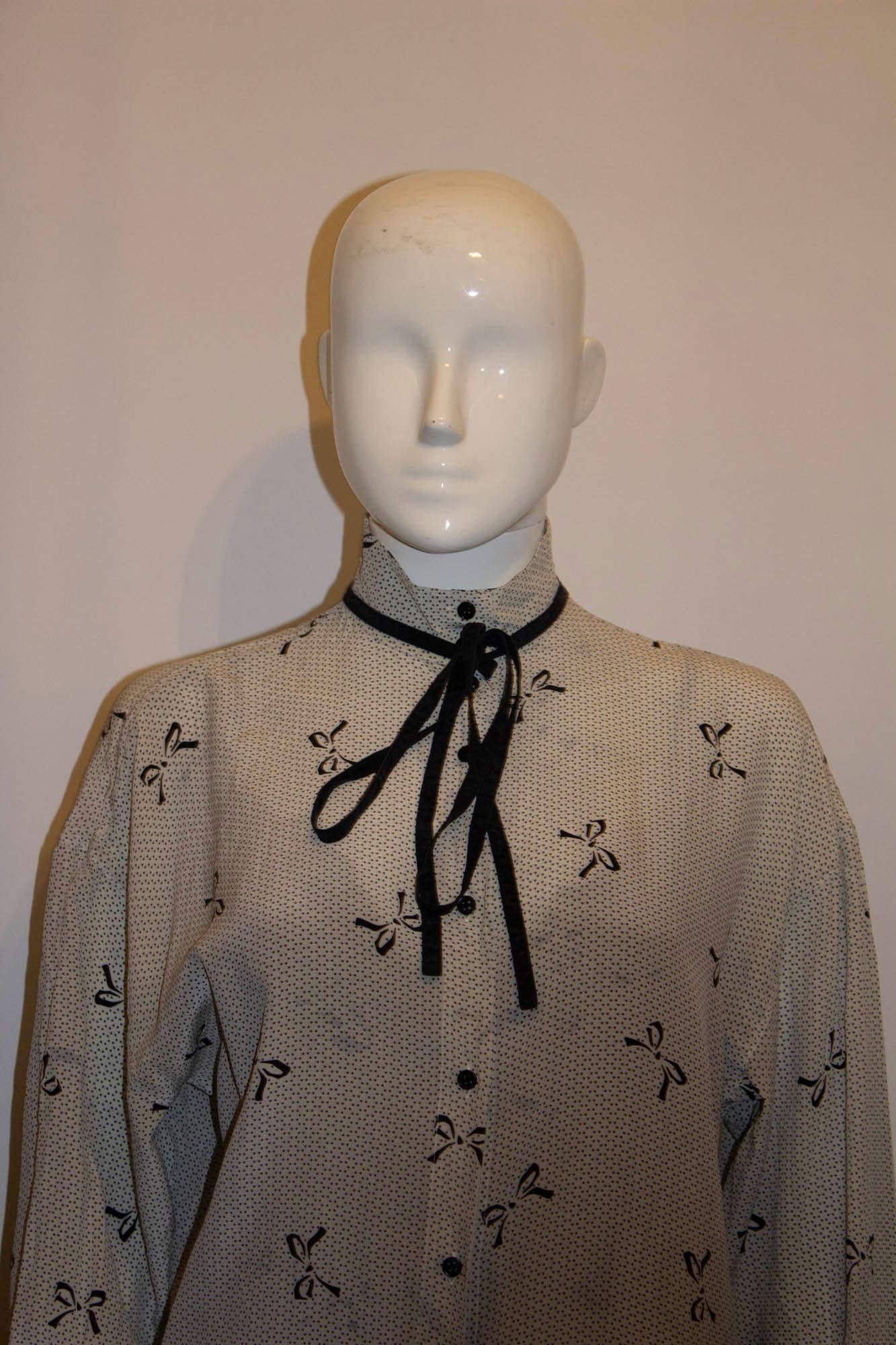 Vintage Versace Couture  Silk Blouse In Good Condition For Sale In London, GB