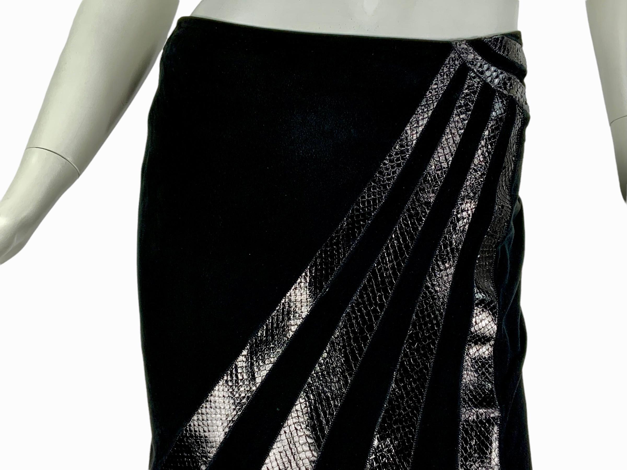 Vintage Versace F/W 2000 Black Leather Suede Skirt with Python Detail It. 40 In Excellent Condition For Sale In Montgomery, TX