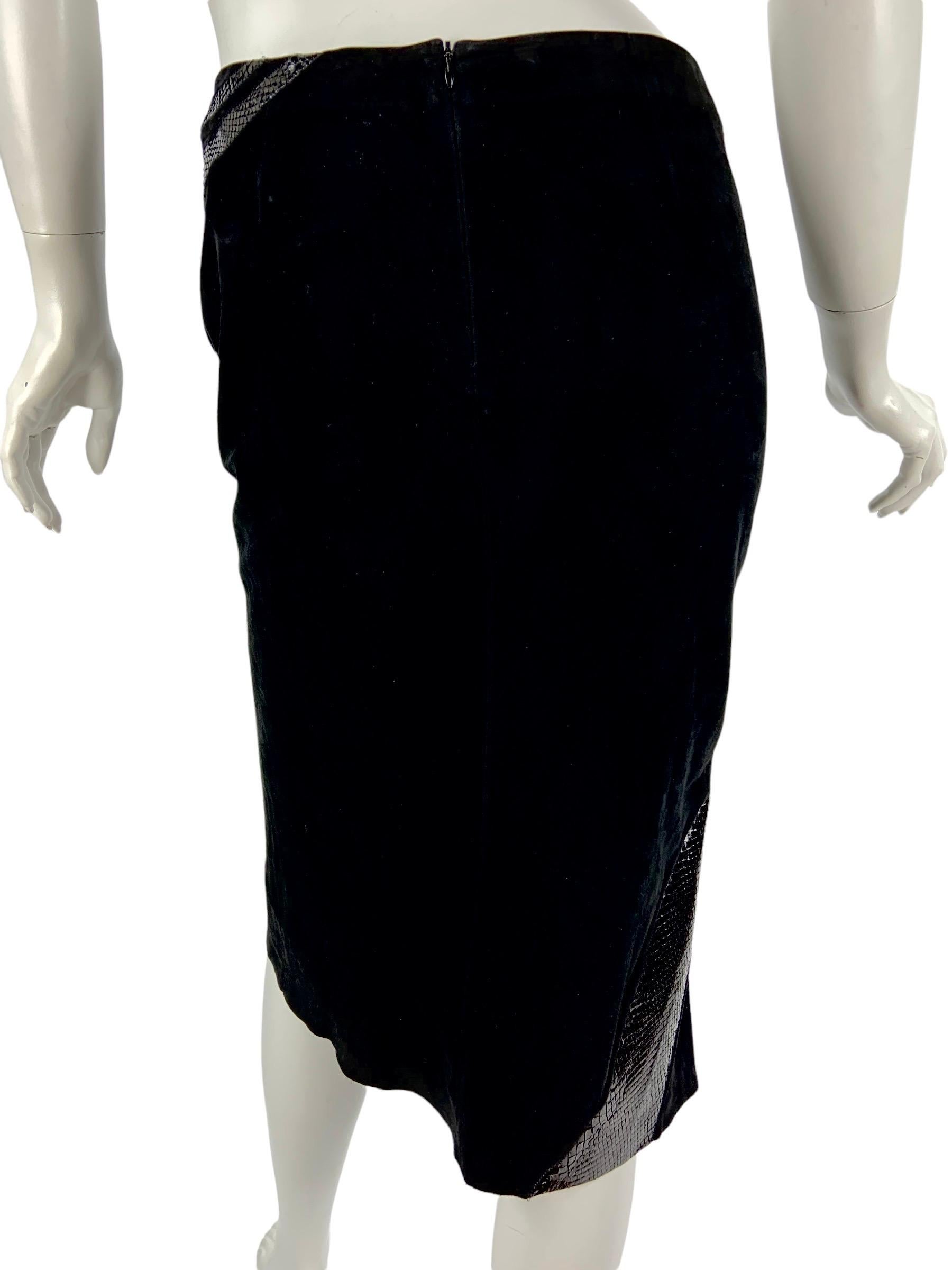 Women's Vintage Versace F/W 2000 Black Leather Suede Skirt with Python Detail It. 40 For Sale