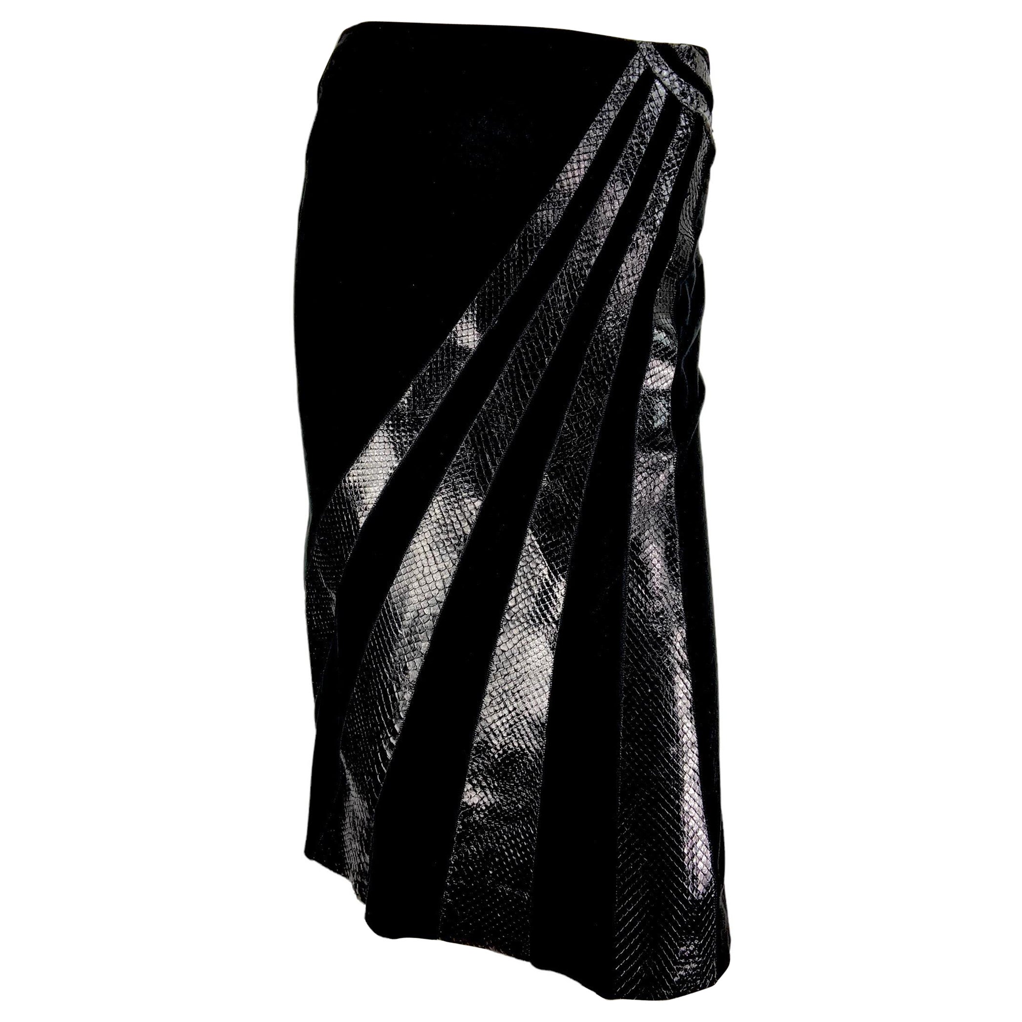 Vintage Versace A/I 2000 Gonna in pelle scamosciata nera con dettaglio pitone It. 40