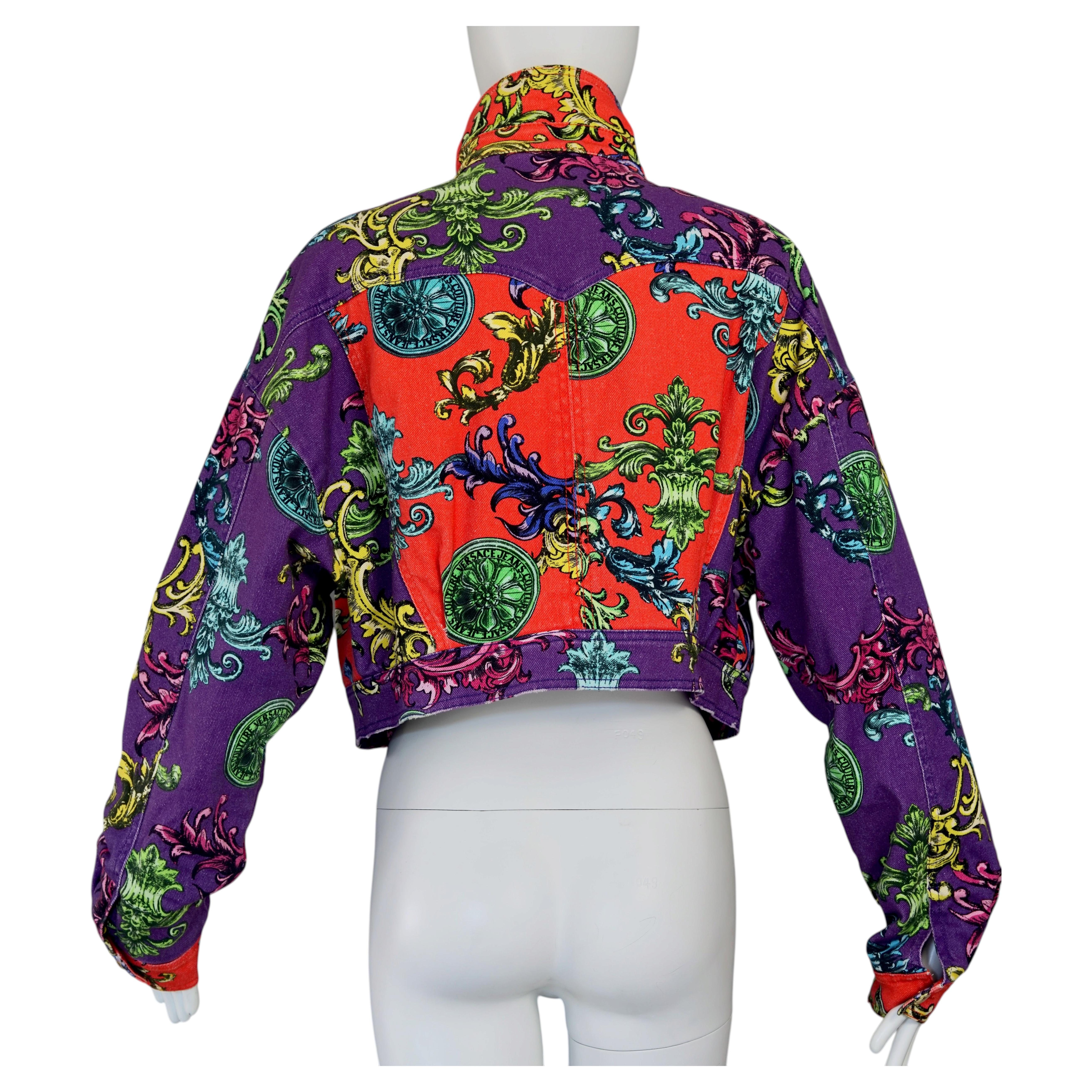 Vintage VERSACE JEANS COUTURE Barocke Print Cropped Jacke im Angebot