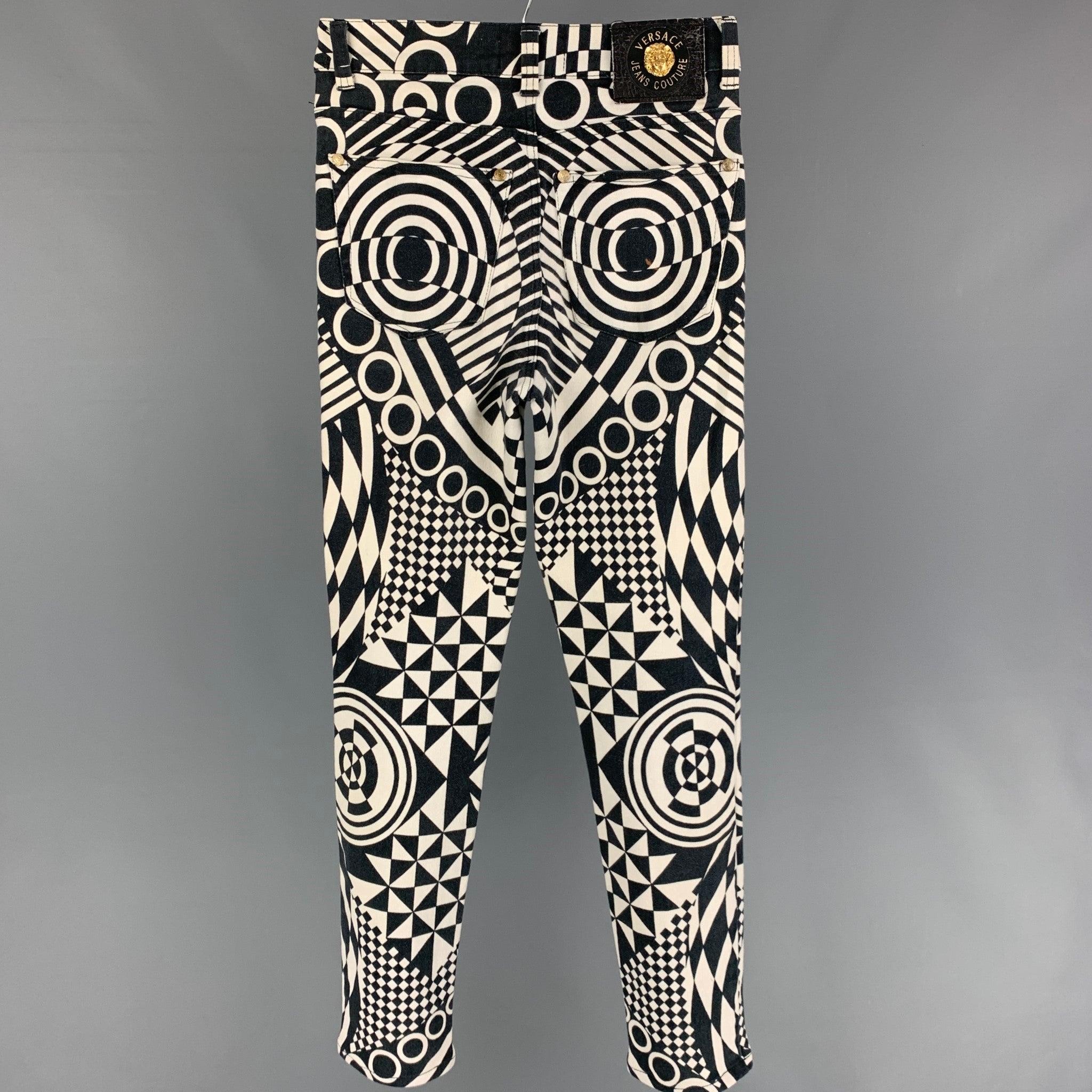 Vintage VERSACE JEANS COUTURE pants comes in a white & black abstract print cotton featuring a skinny fit, gold tone medusa head buttons, and a zip fly closure. Made in Italy.
Very Good
Pre-Owned Condition. Light mark at back. As-Is.  

Marked:  
