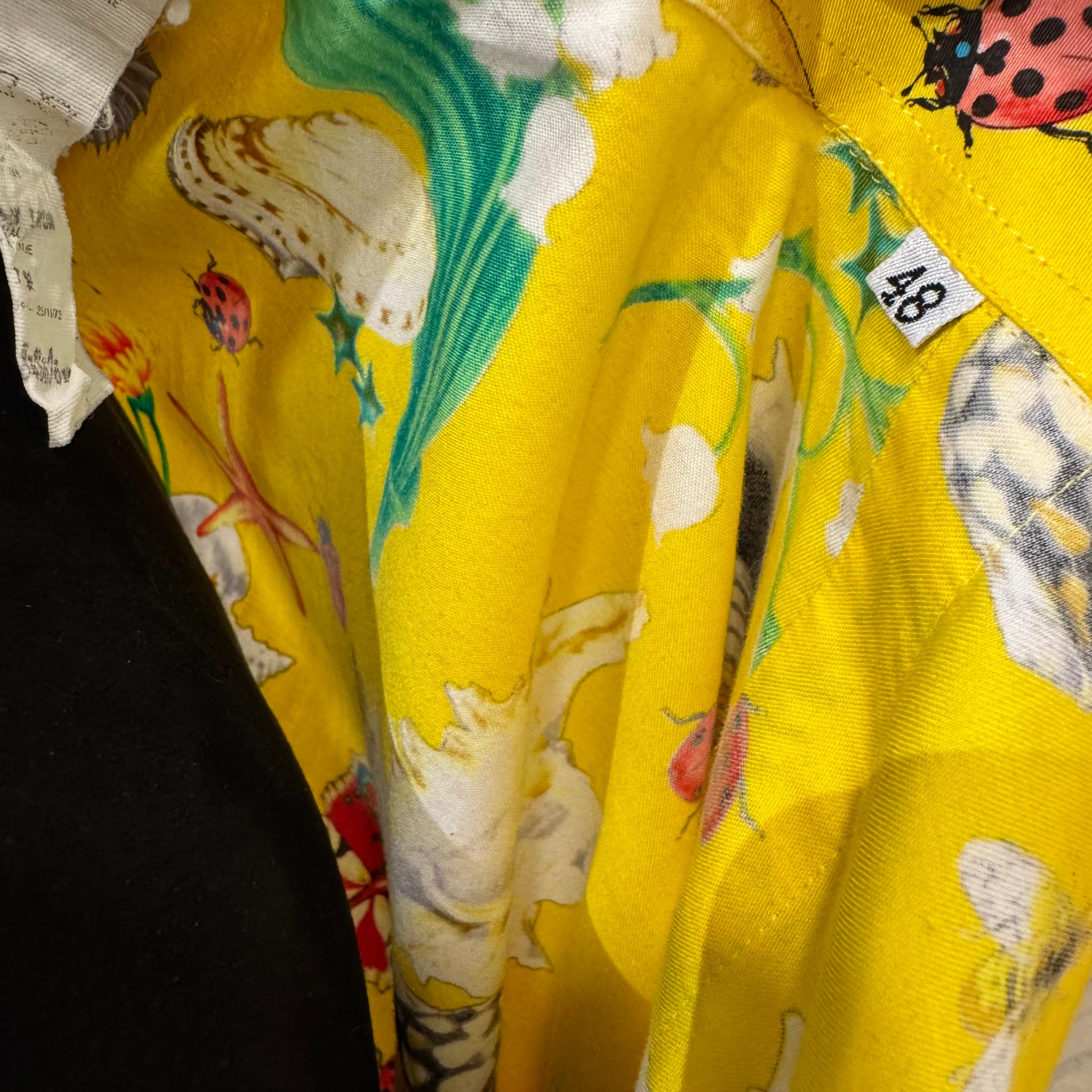 Women's or Men's Vintage Versace Mare Yellow Insect Seashell Printed Short Sleeve Buttoned Shirt For Sale