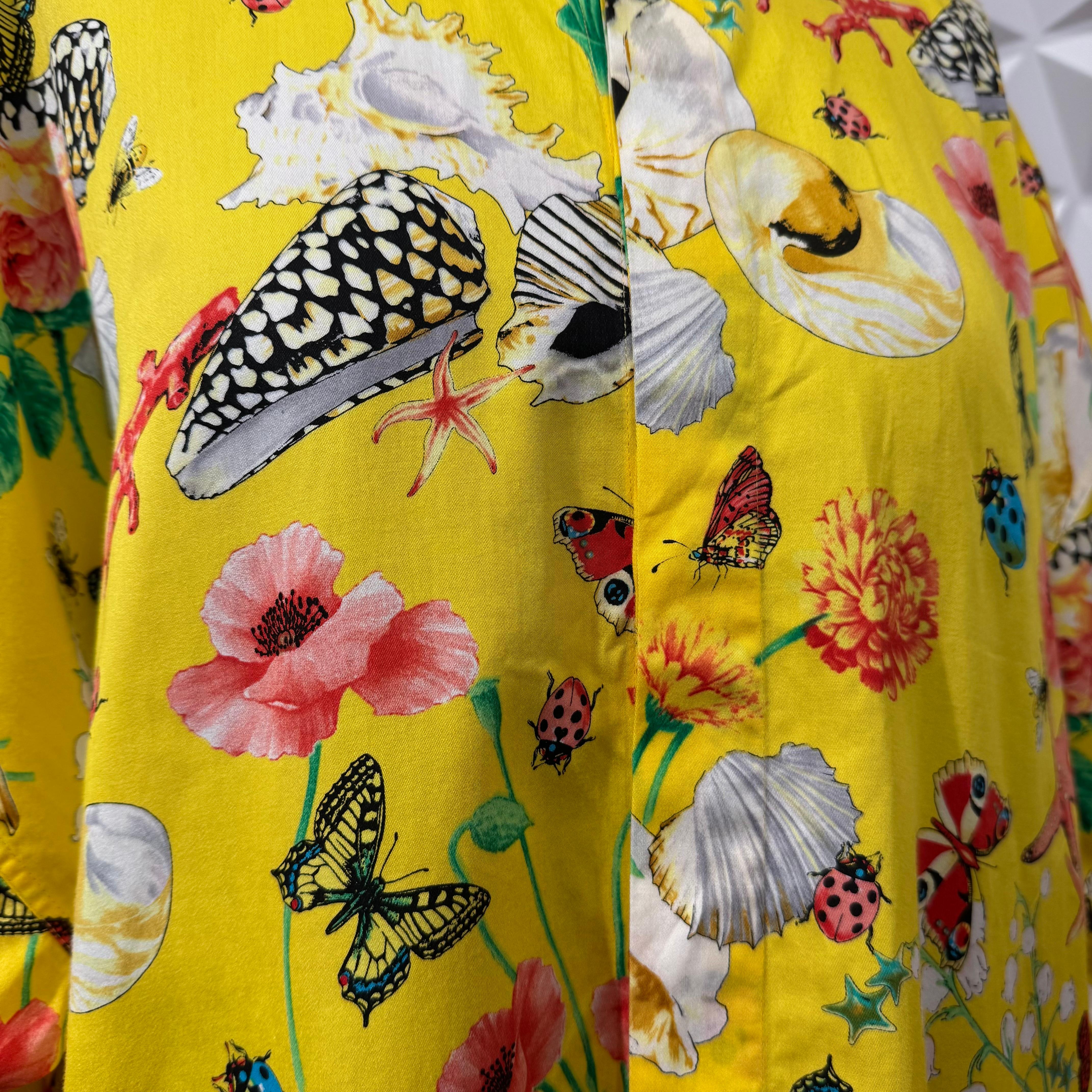 Vintage Versace Mare Yellow Insect Seashell Printed Short Sleeve Buttoned Shirt For Sale 1