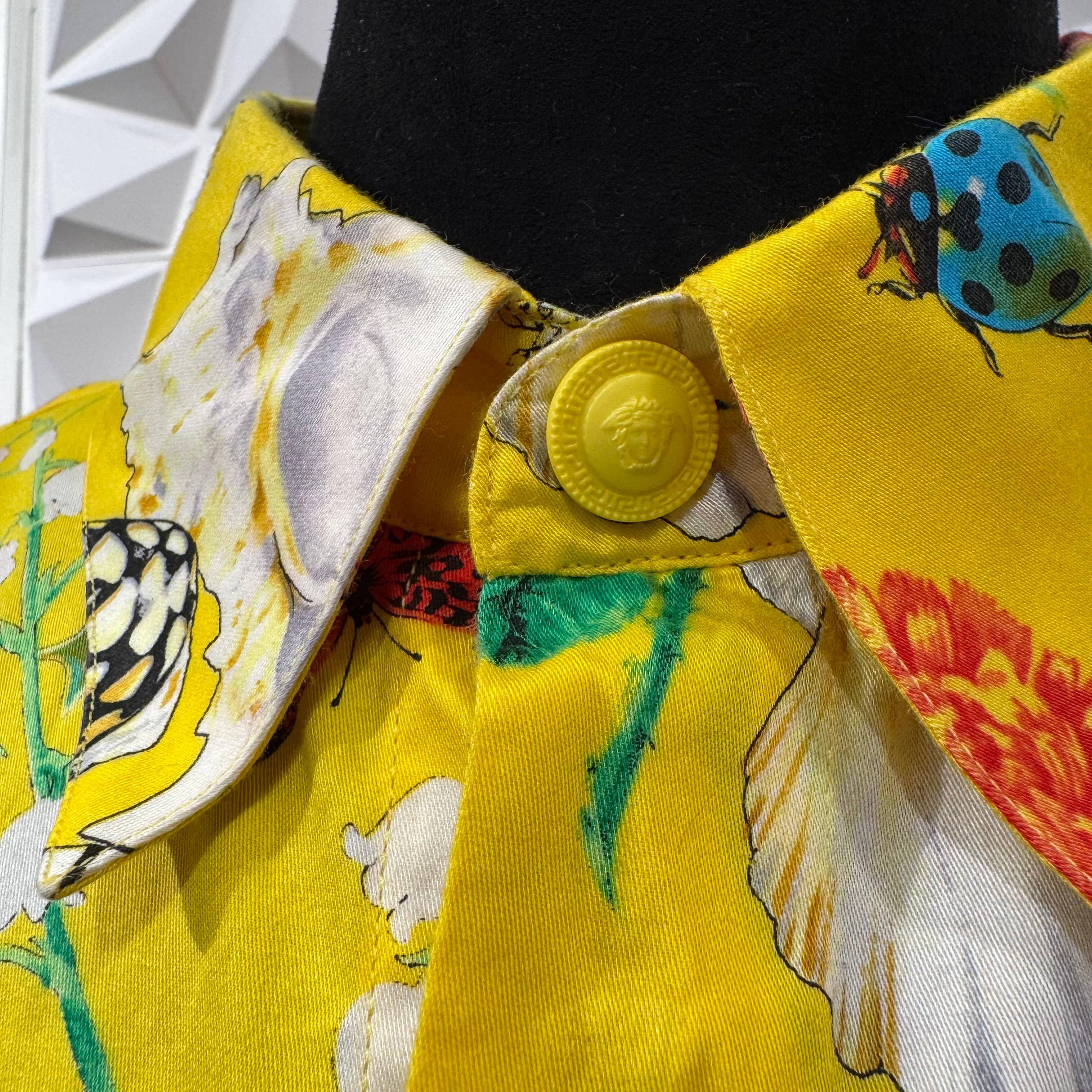Vintage Versace Mare Yellow Insect Seashell Printed Short Sleeve Buttoned Shirt For Sale 3
