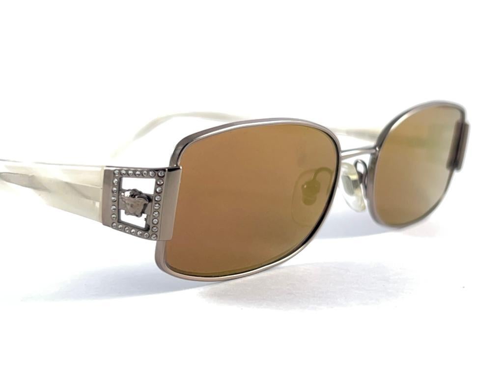 Vintage Versace Mod 1062 Rectangular Beige Sunglasses Y2K Made In Italy For Sale 1