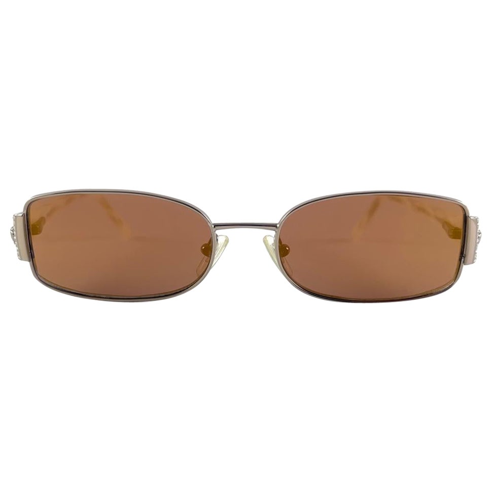 Vintage Versace Mod 1062 Rechteckige beigefarbene Vintage-Sonnenbrille Y2K Hergestellt in Italien