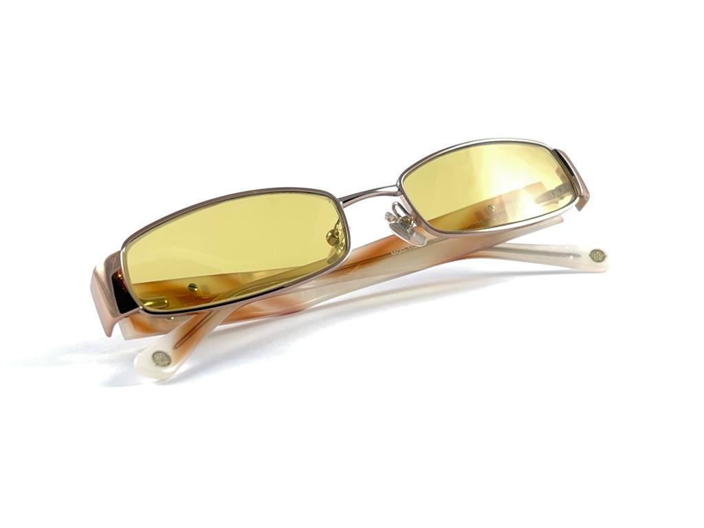 Vintage Versace Mod 1122 Rectangular Rose Frame Sunglasses 2000'S Made In Italy For Sale 10