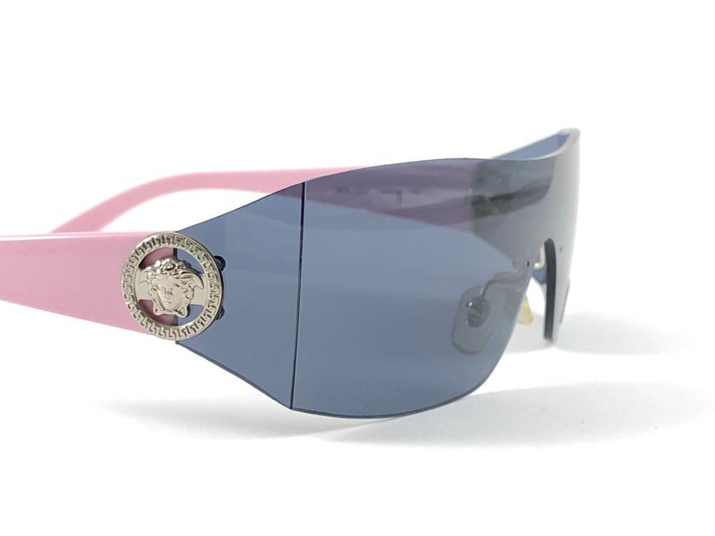 Vintage Versace Mod 2033 Rimless Pink Sunglasses 90's Made in Italy Y2K In Excellent Condition For Sale In Baleares, Baleares