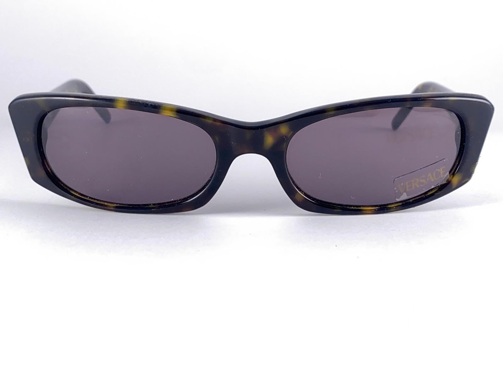 Gray Vintage Versace Mod 4007 Sleek Tortoise Frame Sunglasses 1990's Made in Italy For Sale